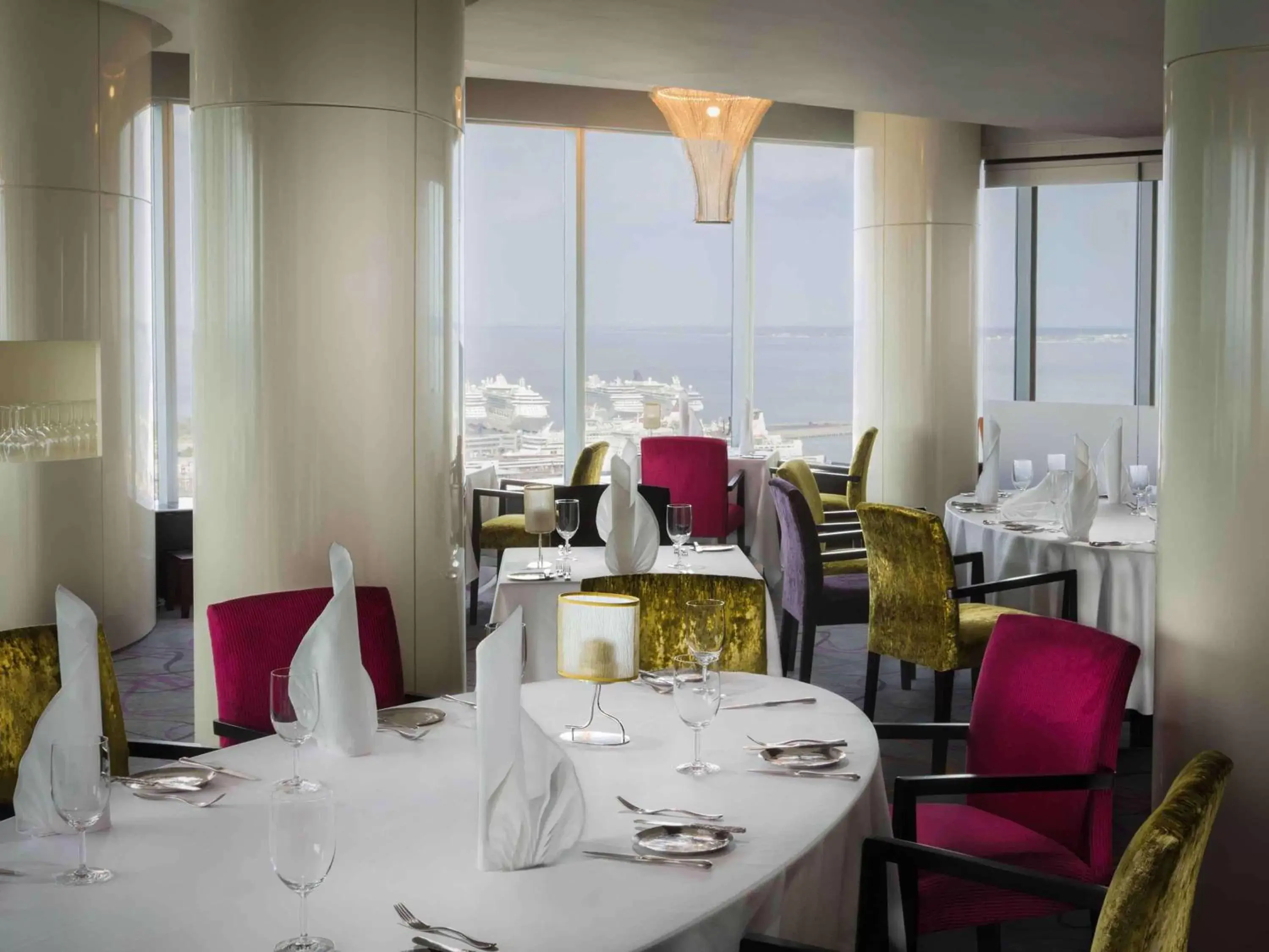 Restaurant/Places to Eat in Swissotel Tallinn