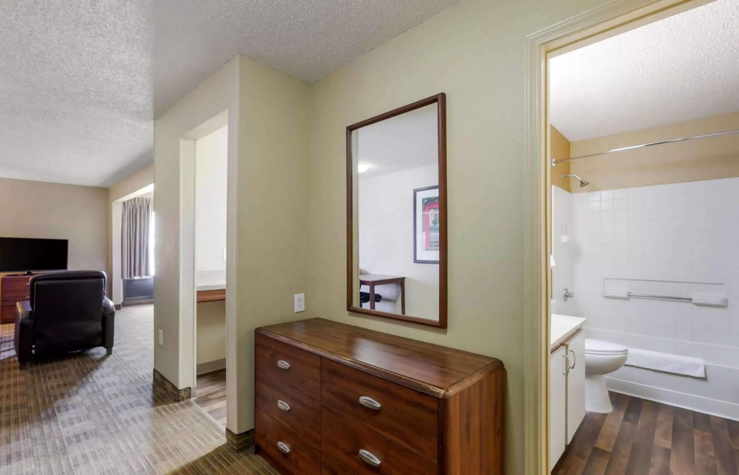 Bathroom, TV/Entertainment Center in Extended Stay America Suites - El Paso - West