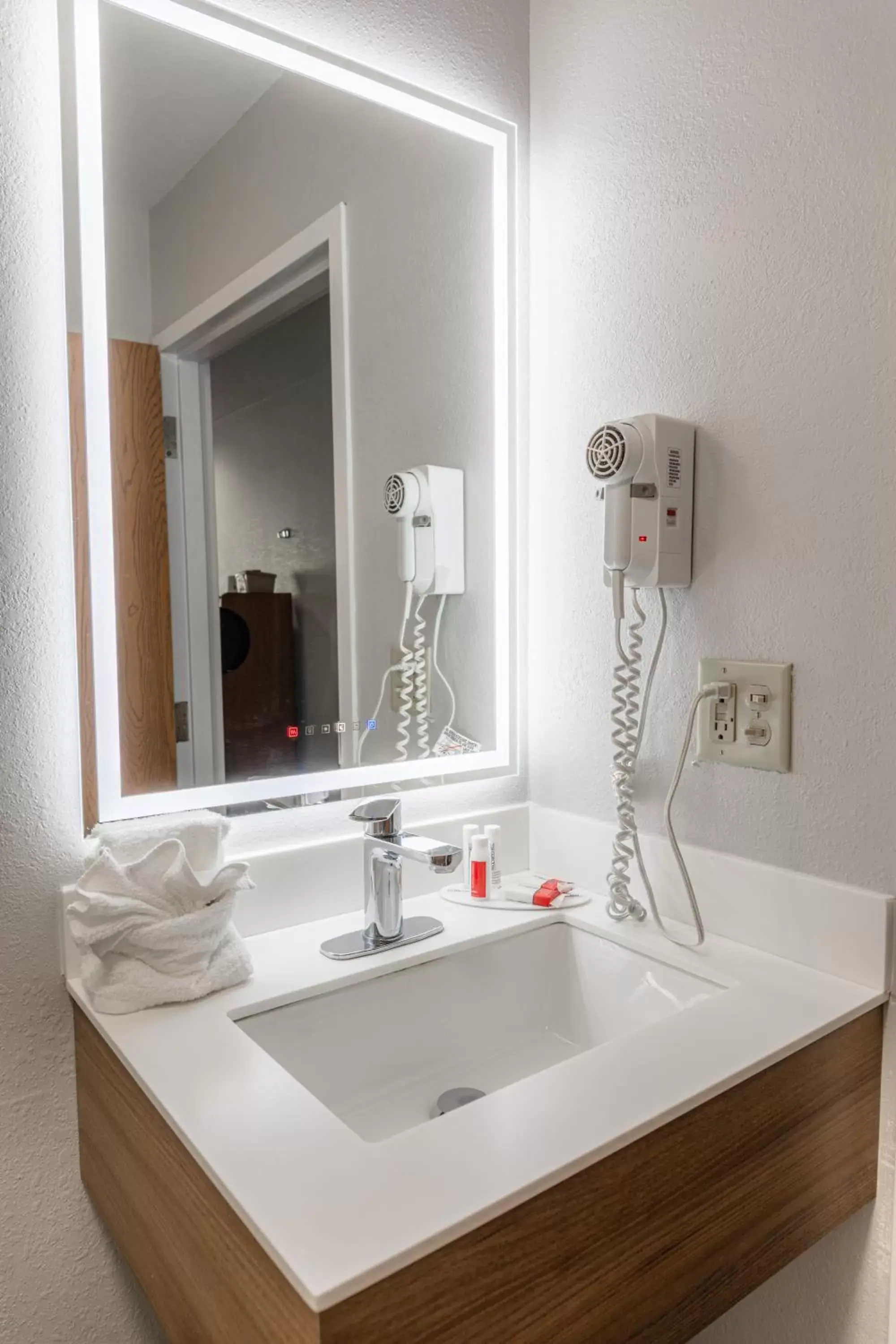 heating, Bathroom in Microtel Inn & Suites by Wyndham Kingsland