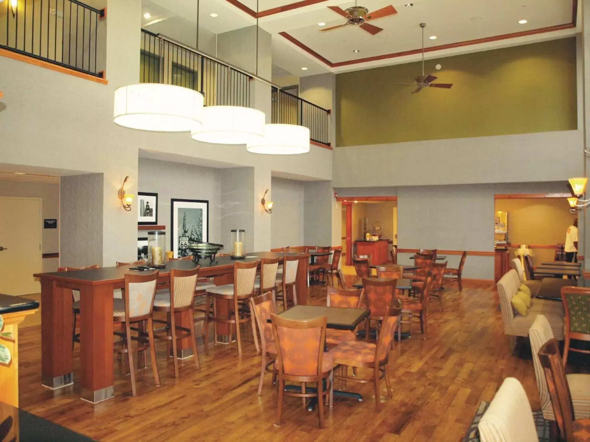 Lobby or reception, Restaurant/Places to Eat in Hampton Inn Clinton