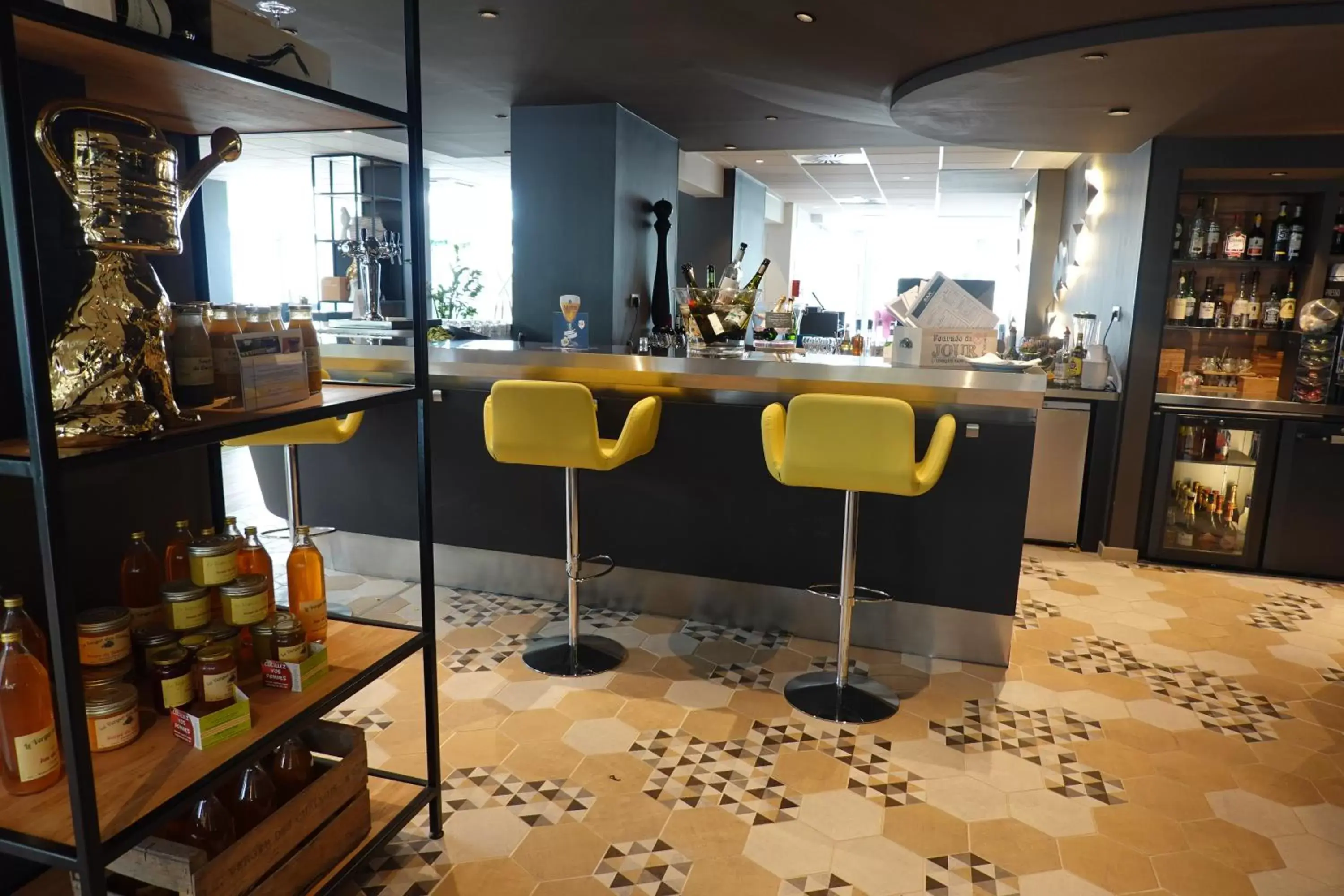 Lounge or bar in Novotel Evry Courcouronnes
