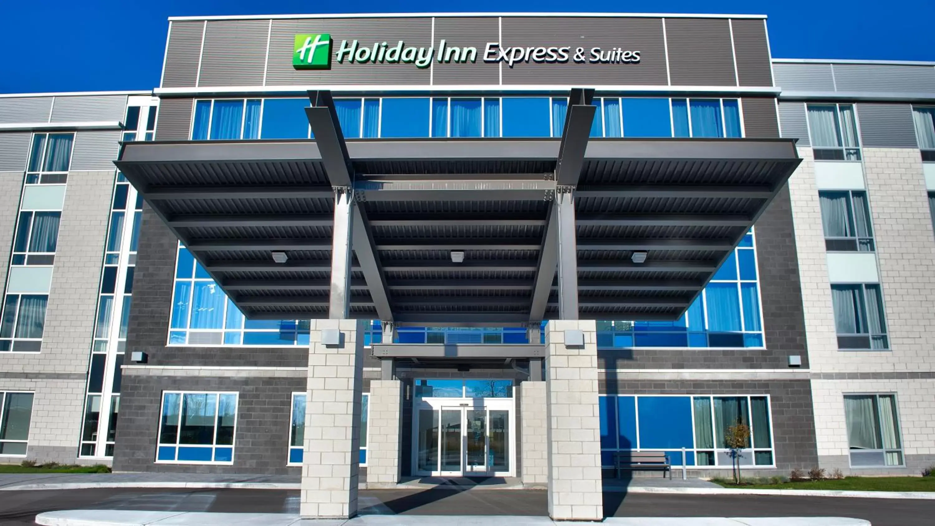 Property Building in Holiday Inn Express & Suites Vaudreuil-Dorion, an IHG Hotel