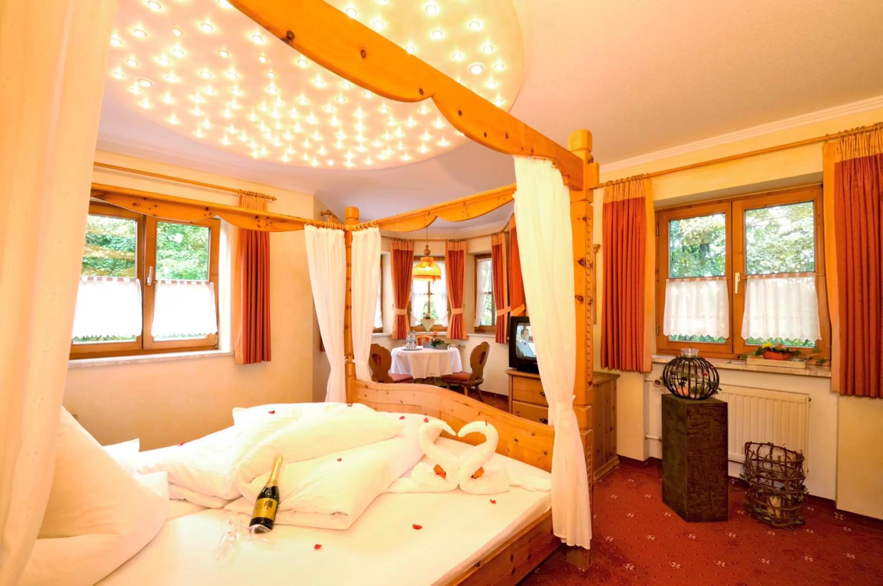 Bedroom, Bed in Landhotel Grüner Baum