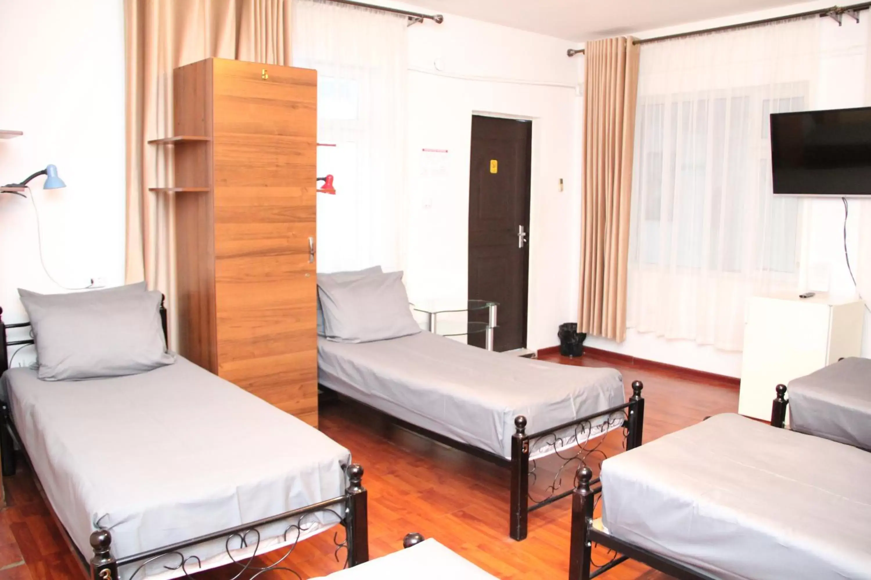 Bed in 5-Bed Mixed Dormitory Room in Anvar's Guests Bed in 5-Bed Mixed Dormitory Room in Anvar's Guests