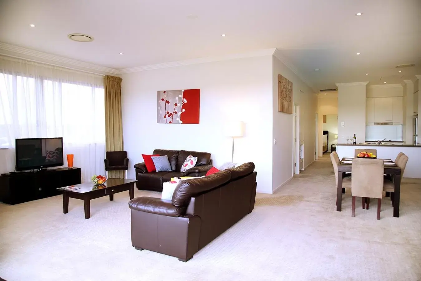 Kitchen or kitchenette, Seating Area in Toowoomba Central Plaza Apartment Hotel