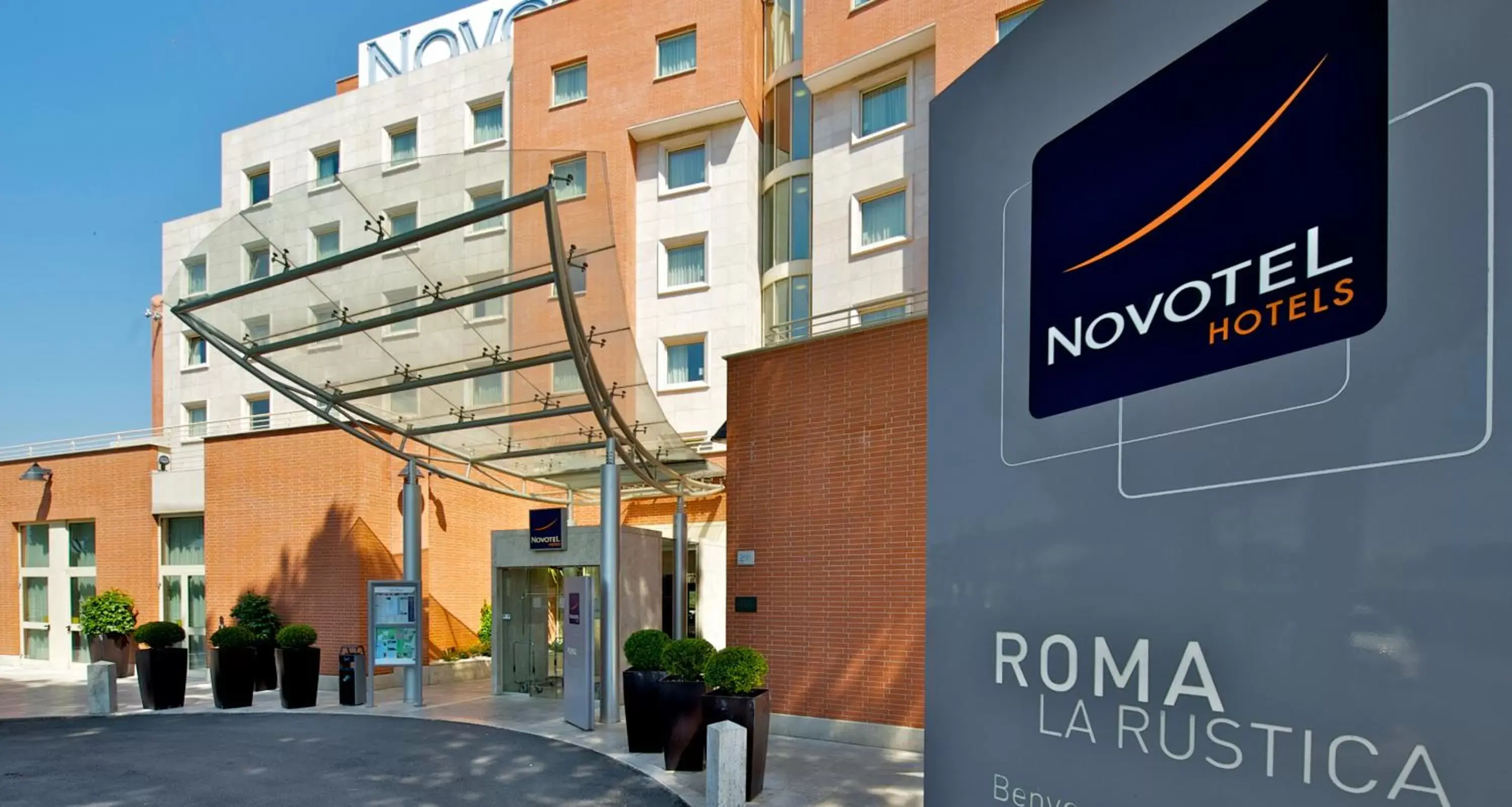 Facade/entrance, Property Logo/Sign in Novotel Roma Est