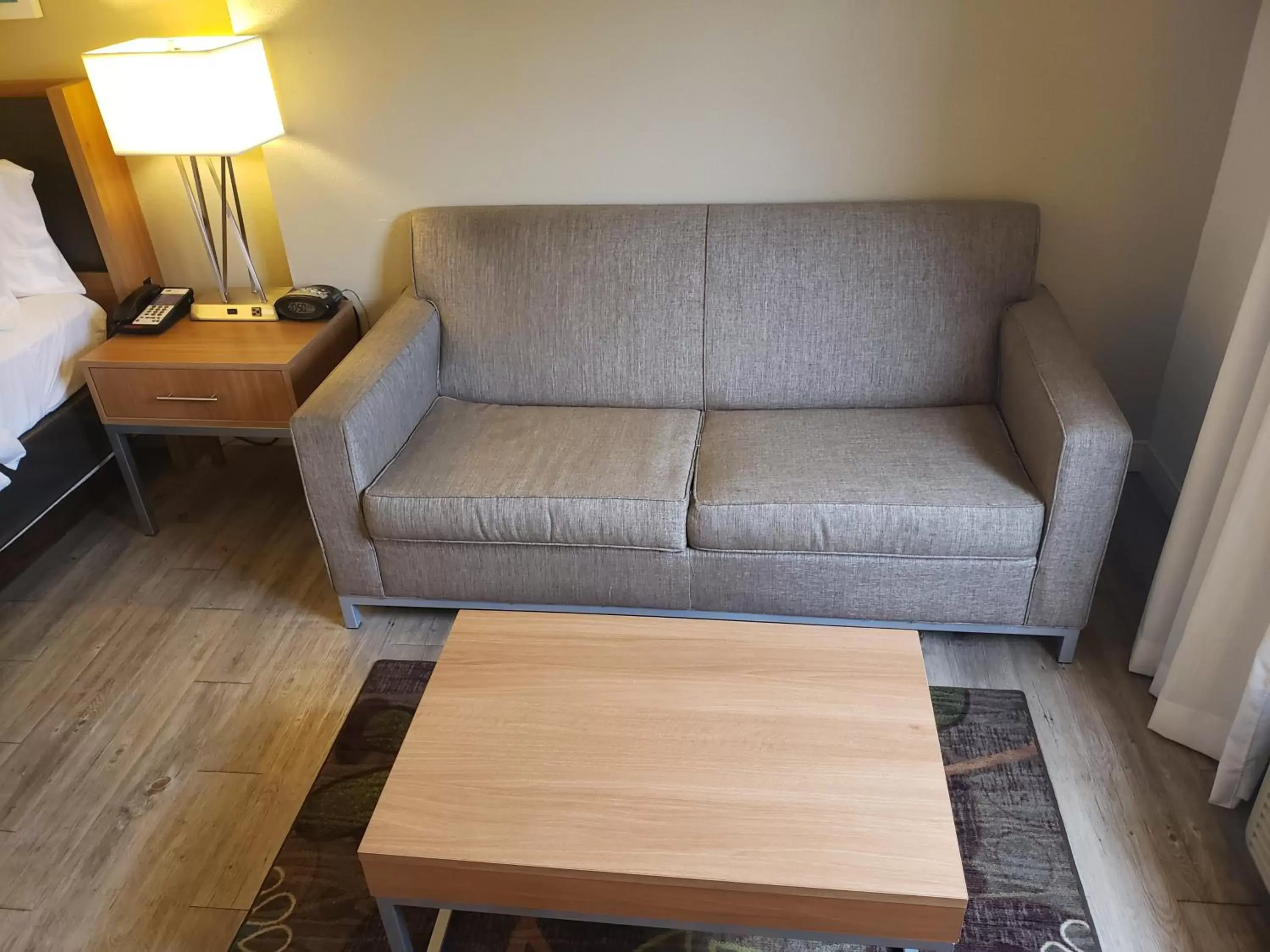 Photo of the whole room, Seating Area in Holiday Inn Express Hotel Pittsburgh-North/Harmarville, an IHG Hotel