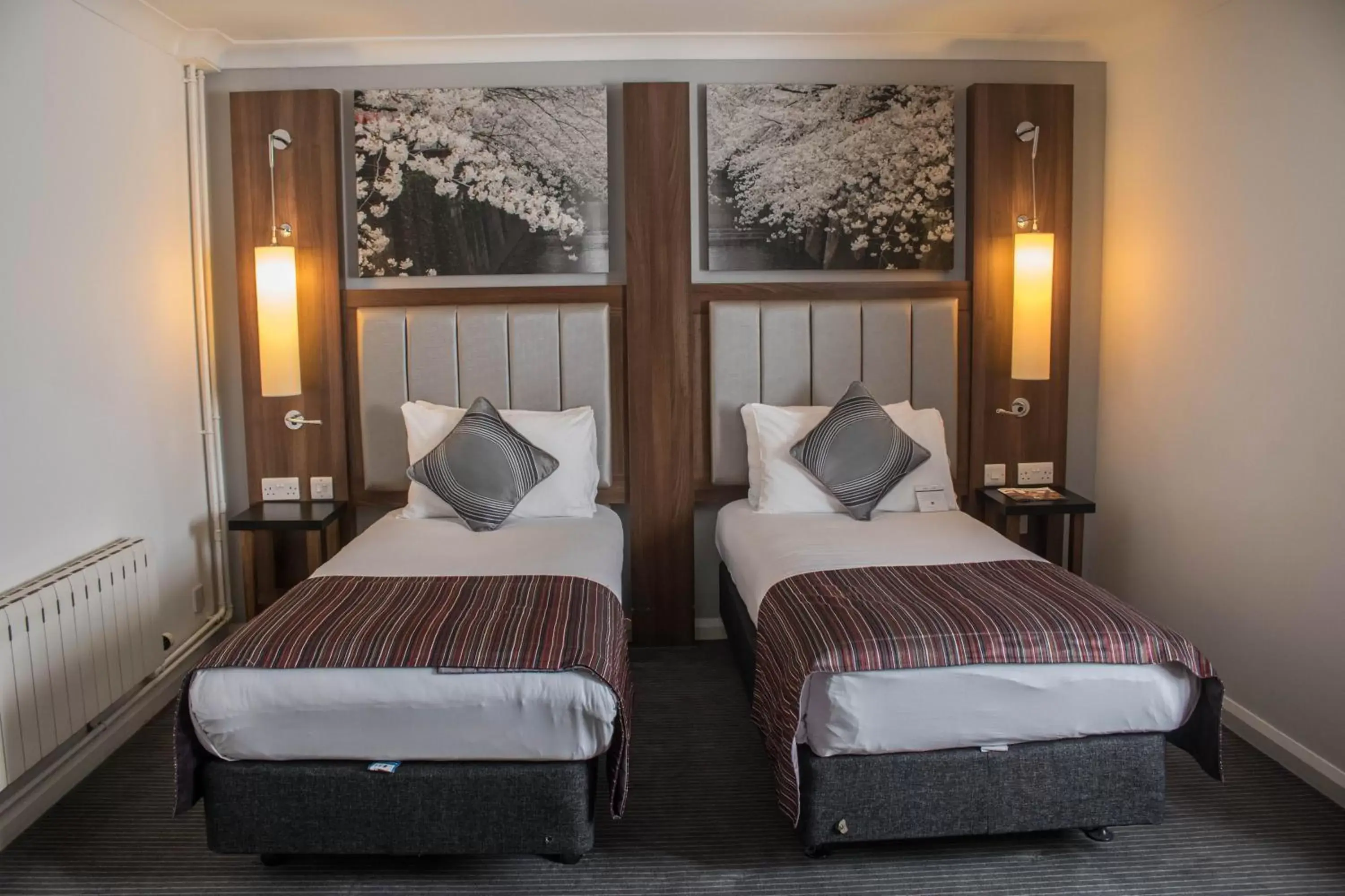 Photo of the whole room, Bed in Mercure Darlington King's Hotel Photo of the whole room, Bed in Mercure Darlington King's Hotel