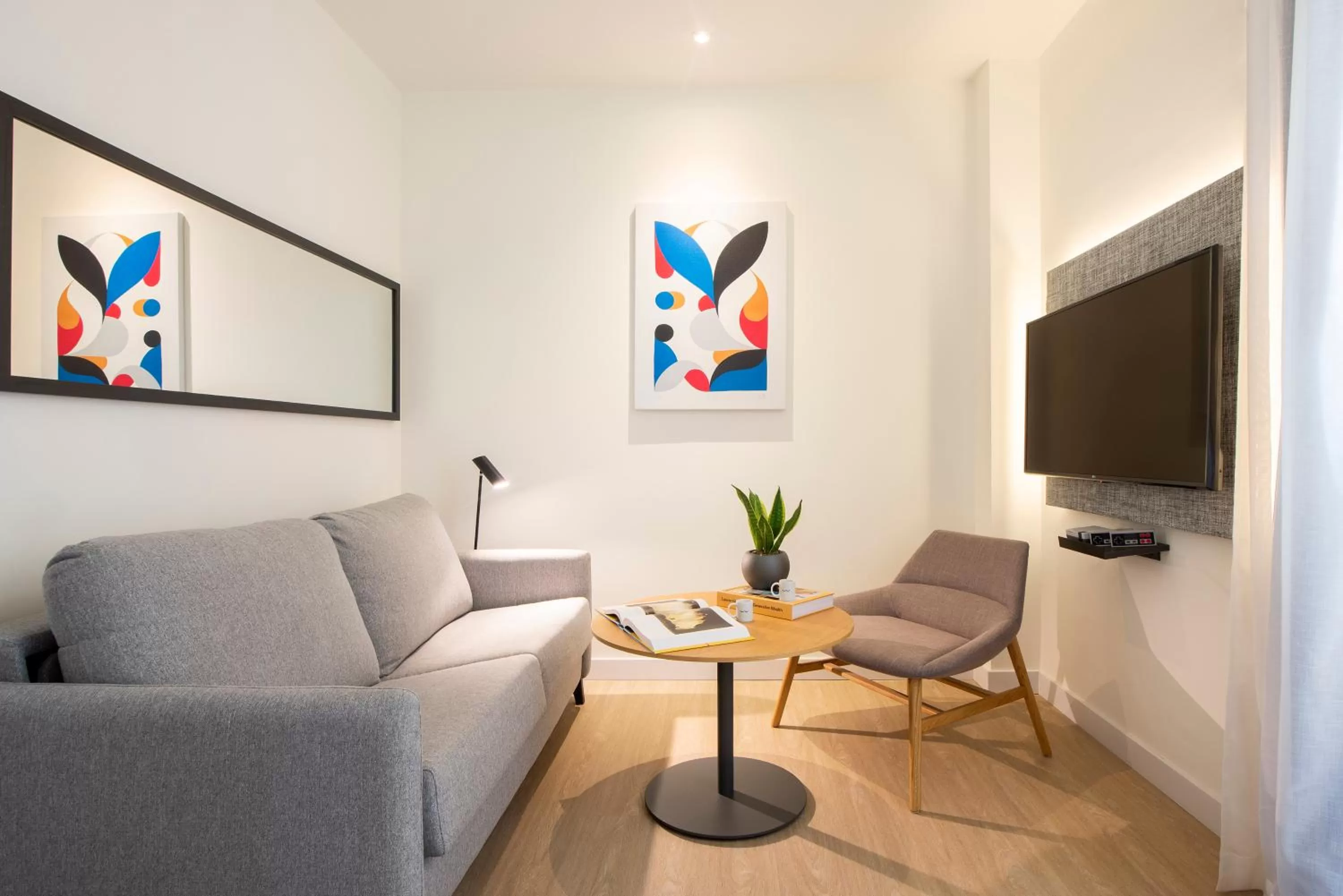 TV and multimedia in INNSIDE by Meliá Madrid Gran Vía