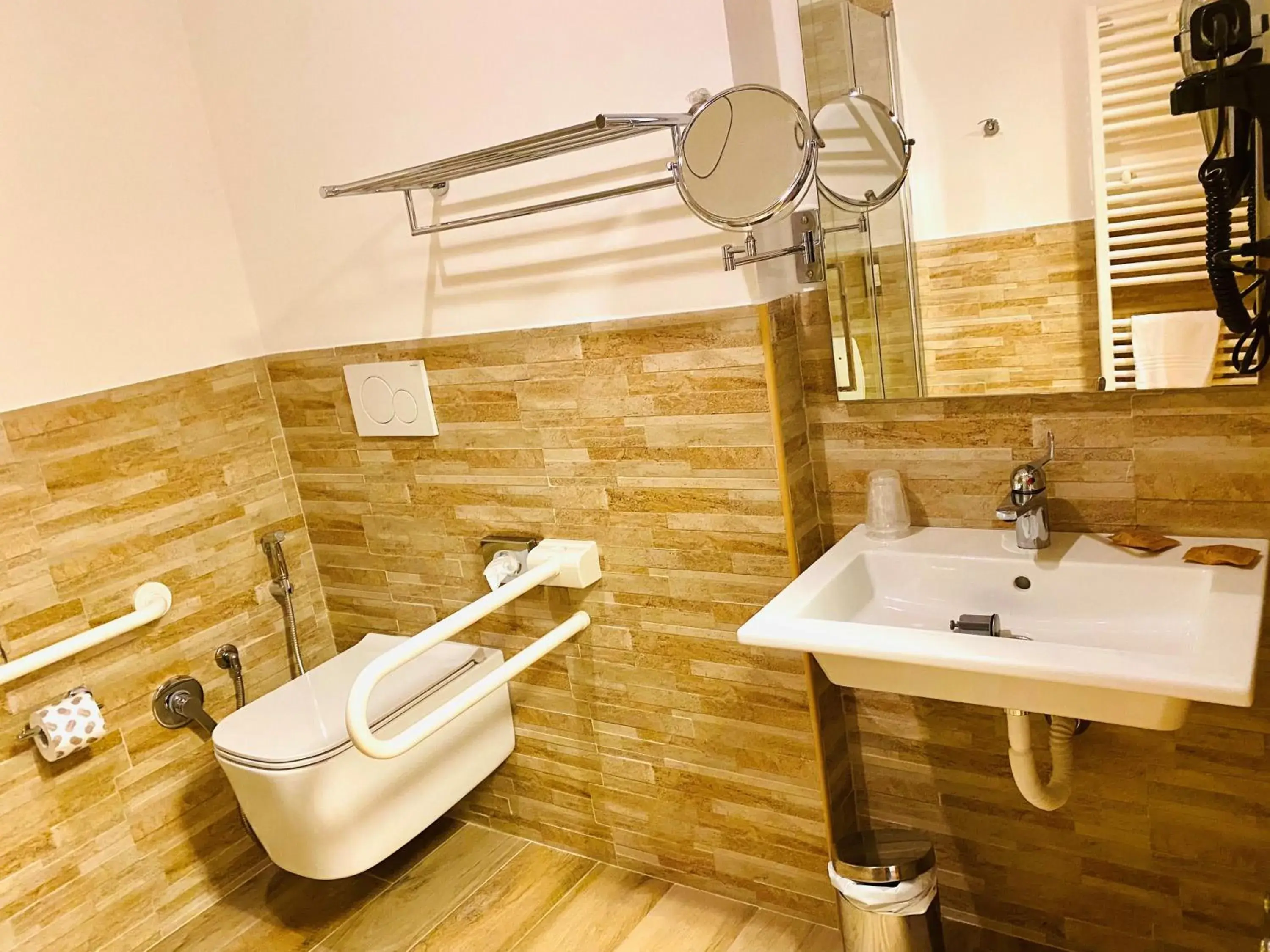 Property building, Bathroom in Hotel Palazzuolo