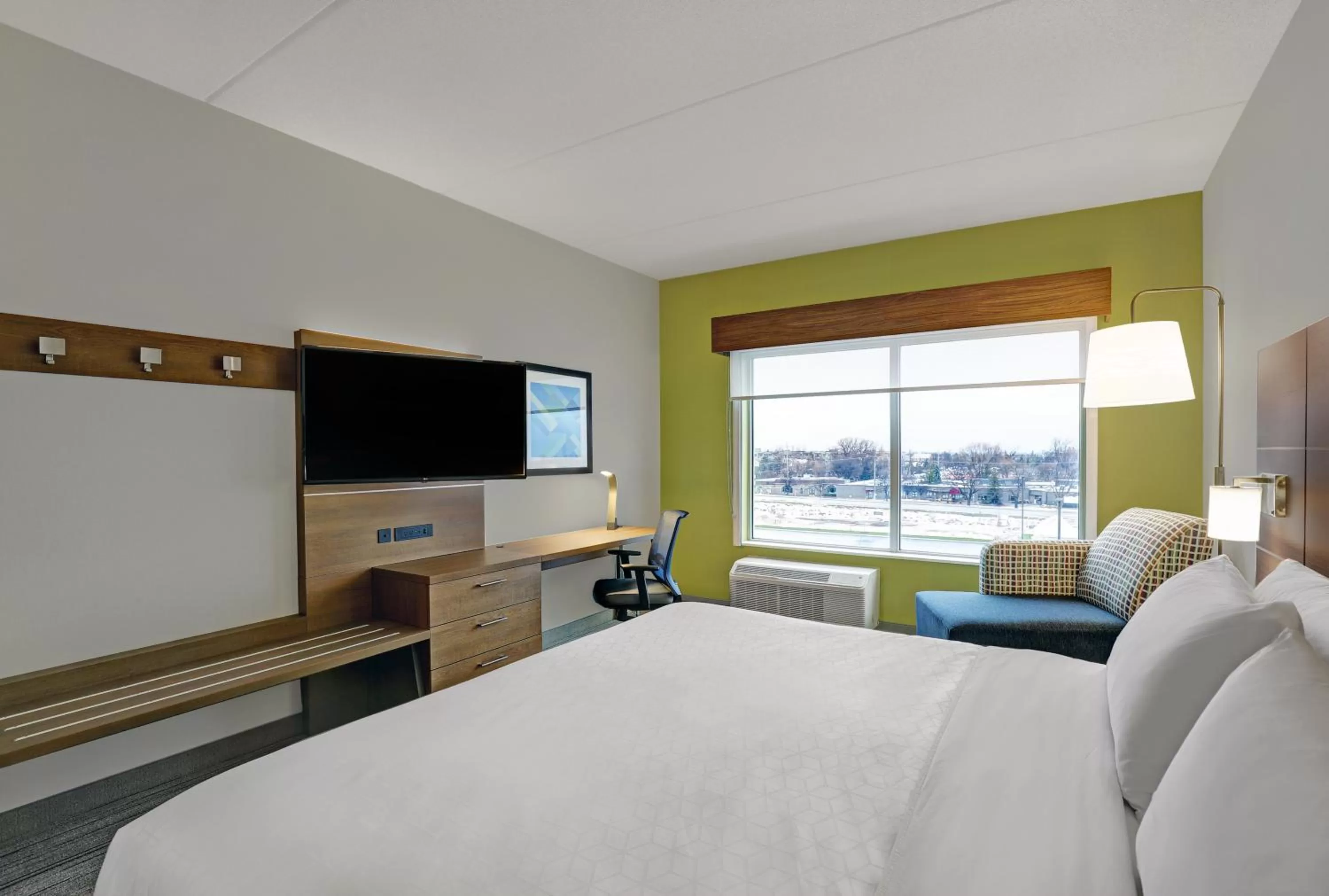 Photo of the whole room, Bed in Holiday Inn Express & Suites - Collingwood