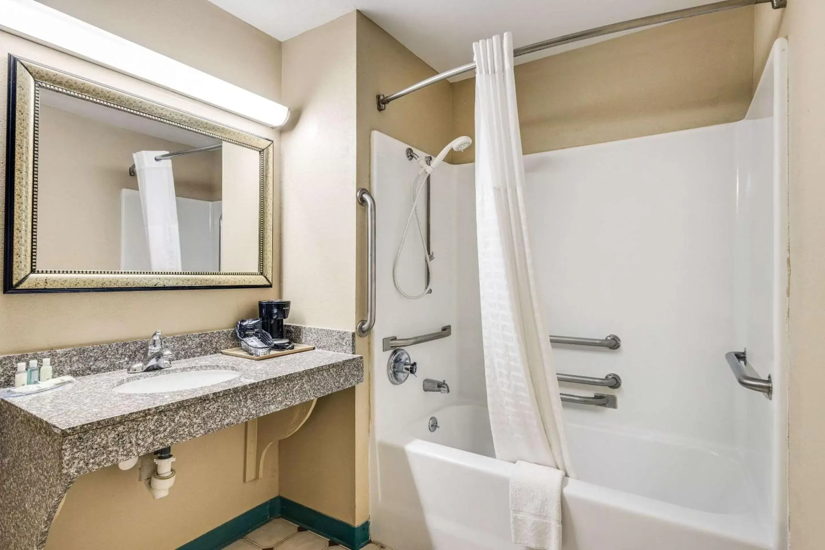 Bathroom in Quality Inn & Suites Dublin