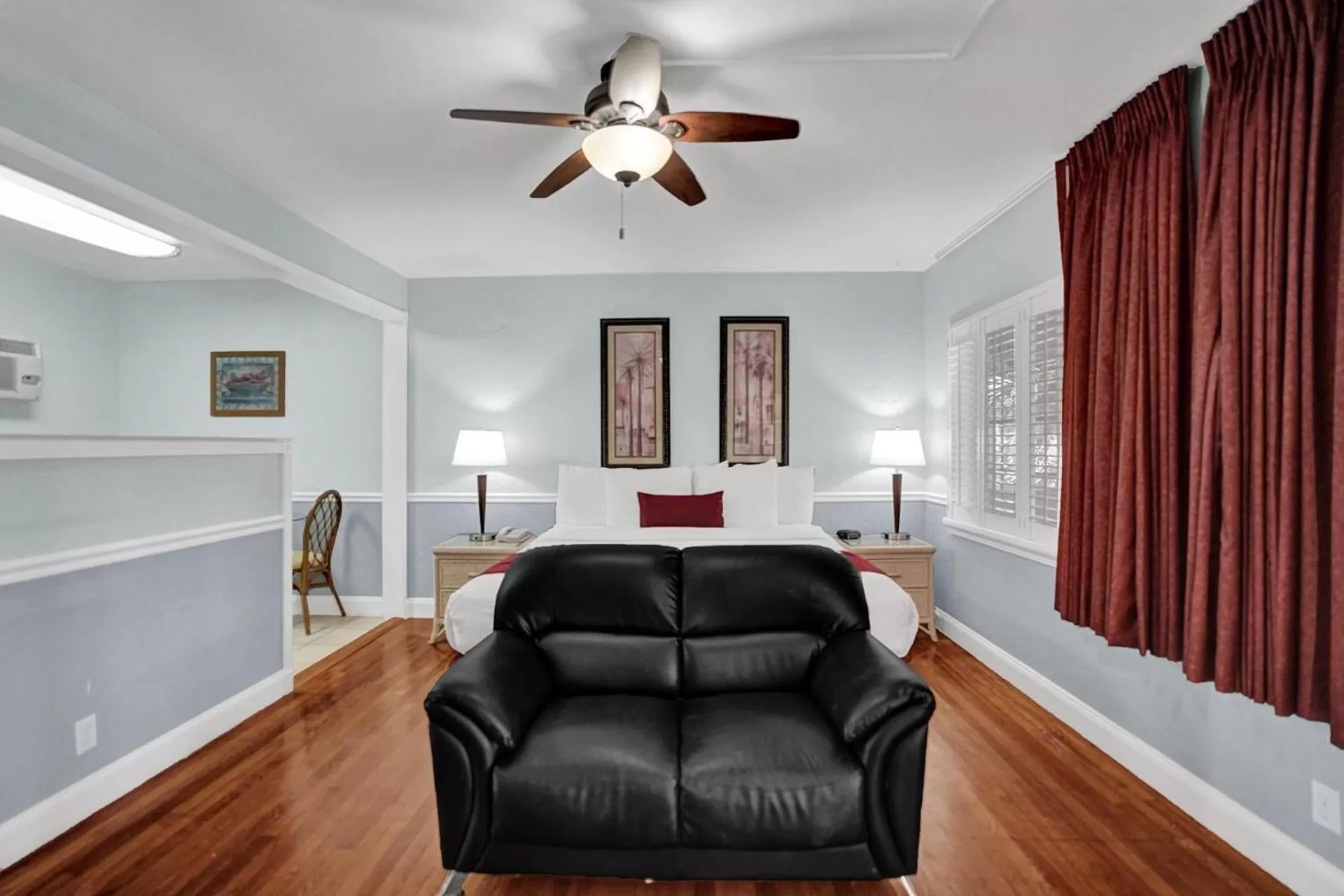 Living room, Seating Area in The Worthington Resorts - Clothing Optional - Men Only - Solo hombres