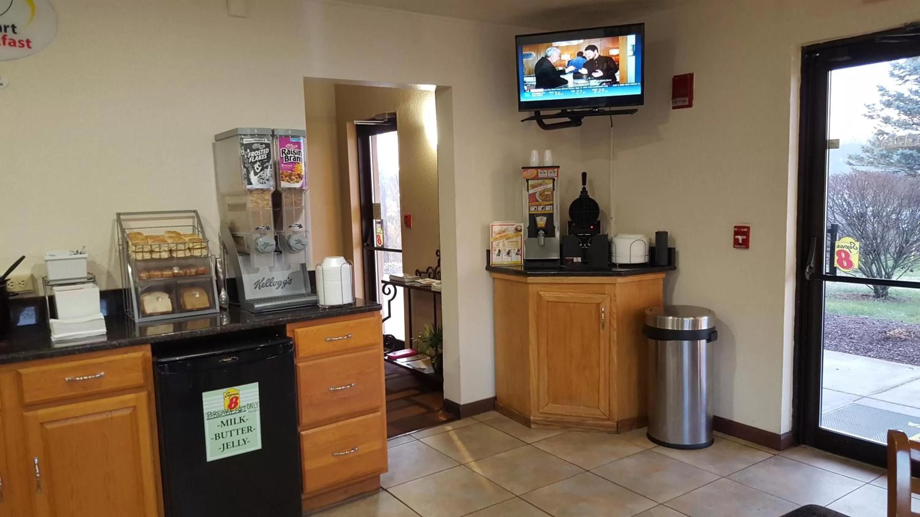 Lobby or reception in Super 8 by Wyndham Abingdon VA