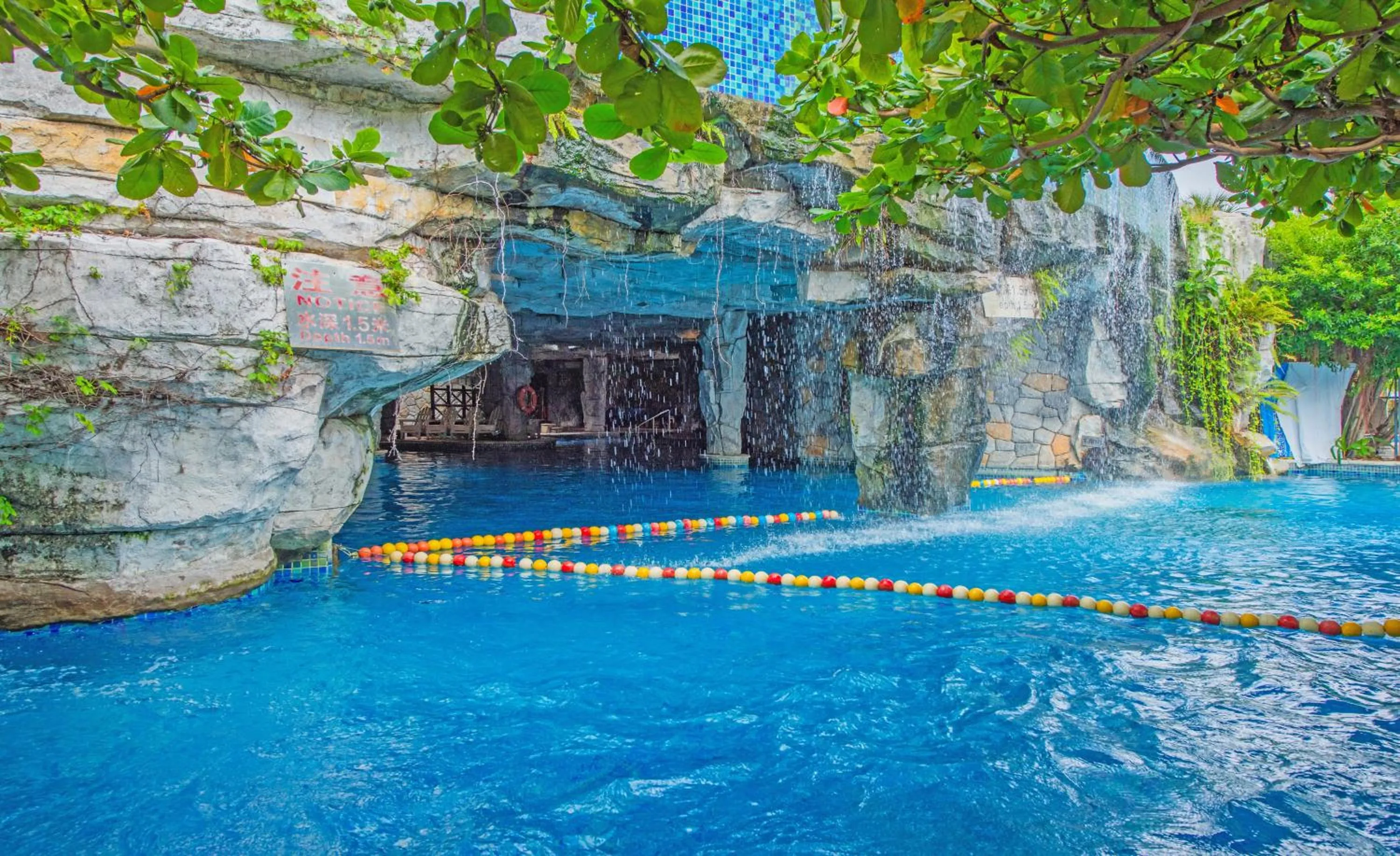 Aqua park in Horizon Resort & Spa Yalong Bay-Yalong Bay Central