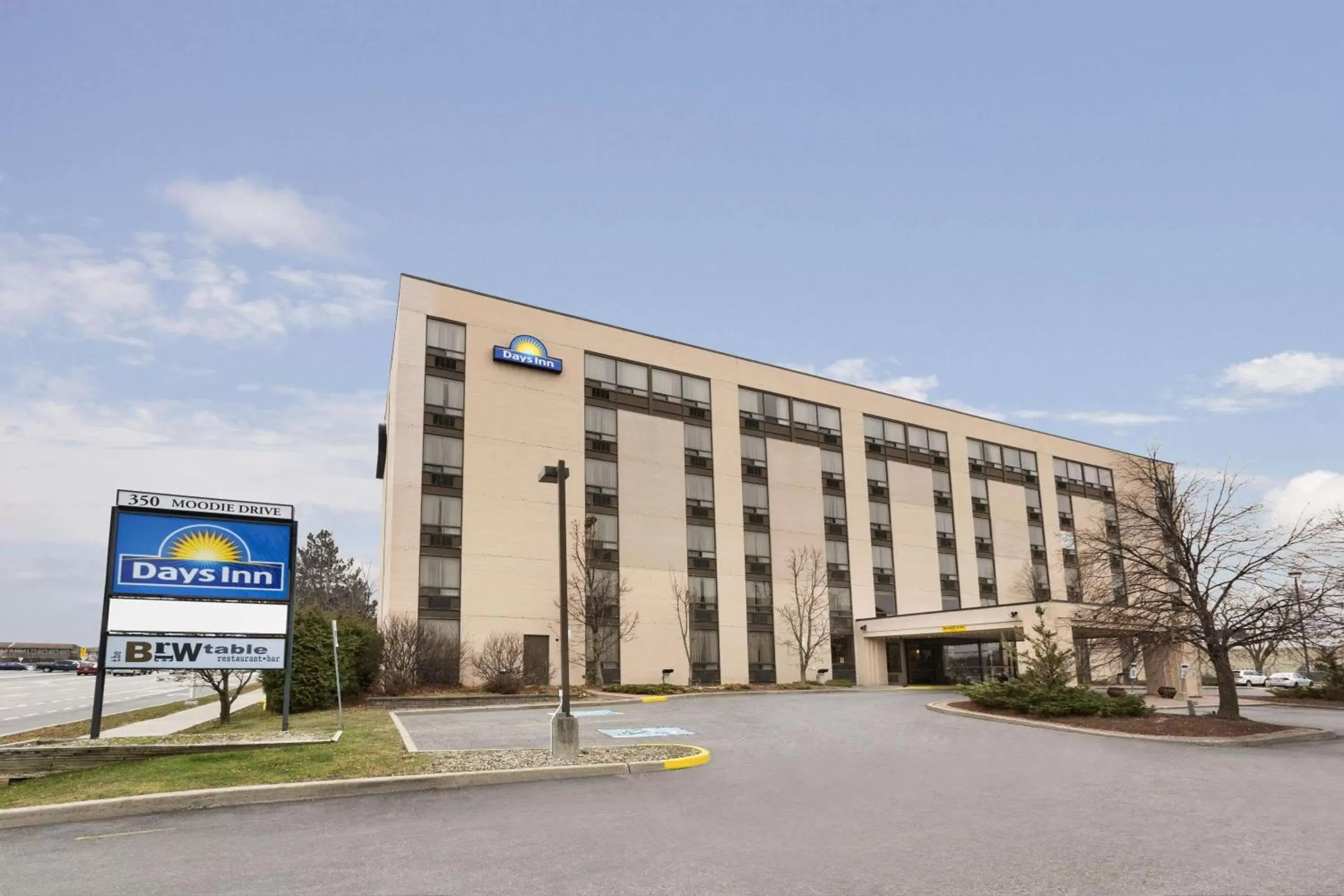 Property building in Days Inn by Wyndham Ottawa West Property building in Days Inn by Wyndham Ottawa West