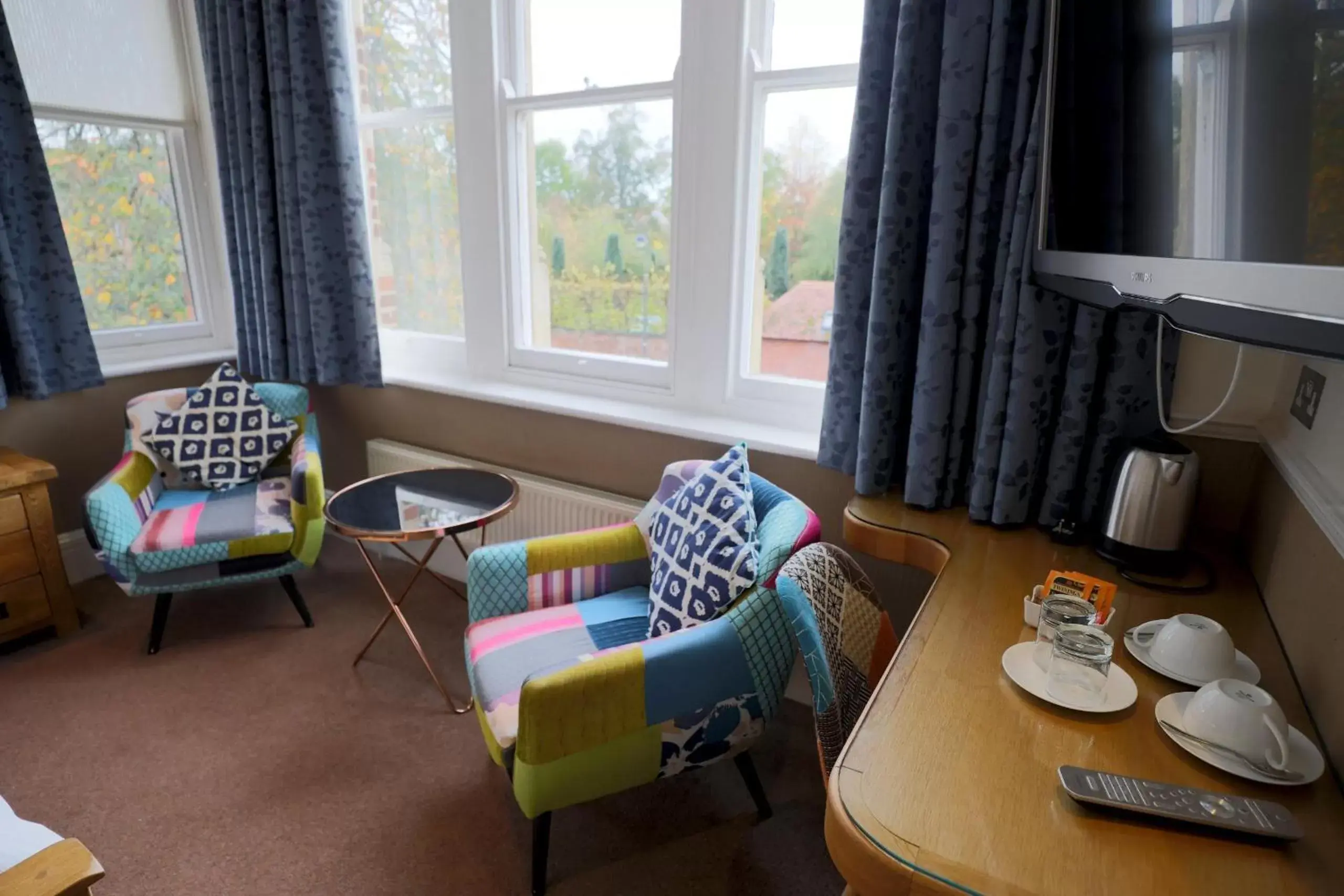 Bedroom, Seating Area in 100 Banbury Road Oxford - formerly Parklands