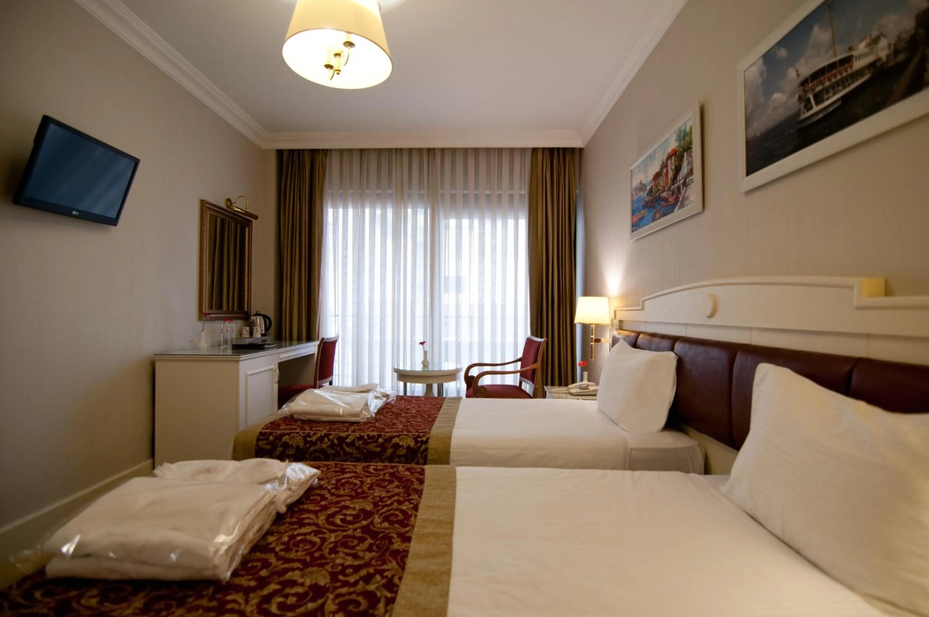 Bed in Taksim Metropark Hotel