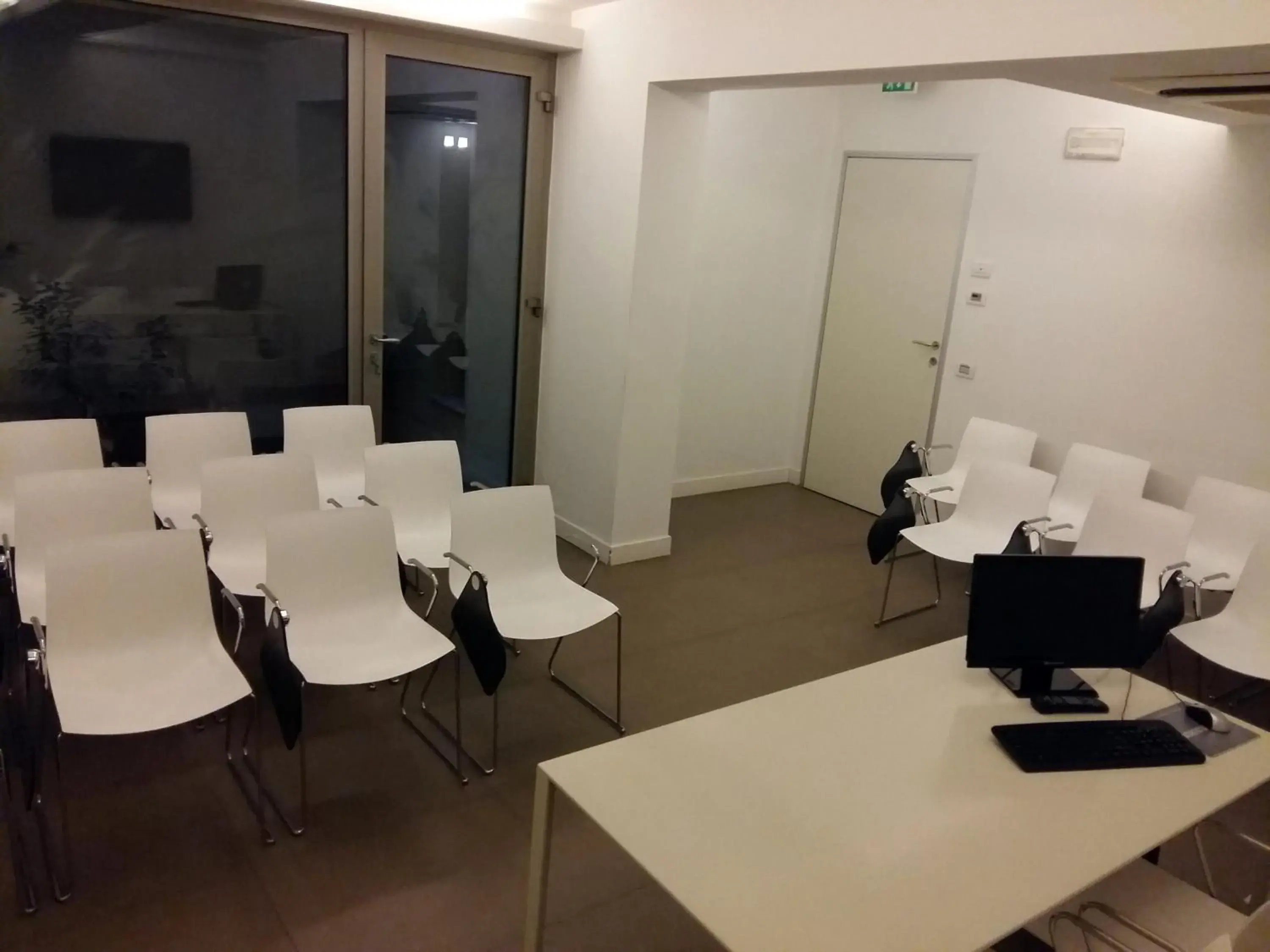 Meeting/conference room, Dining Area in Savoy Hotel