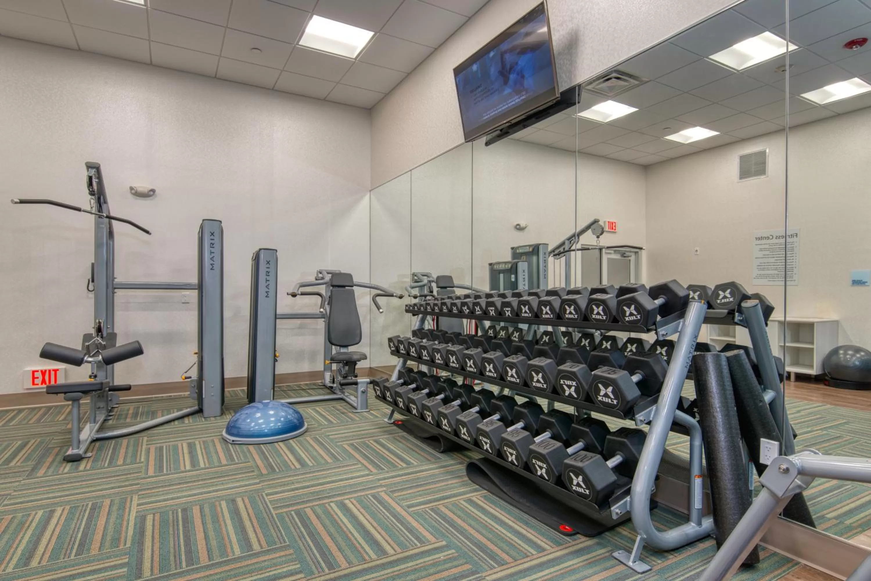 Fitness centre/facilities in Holiday Inn Express & Suites Lincoln Airport by IHG