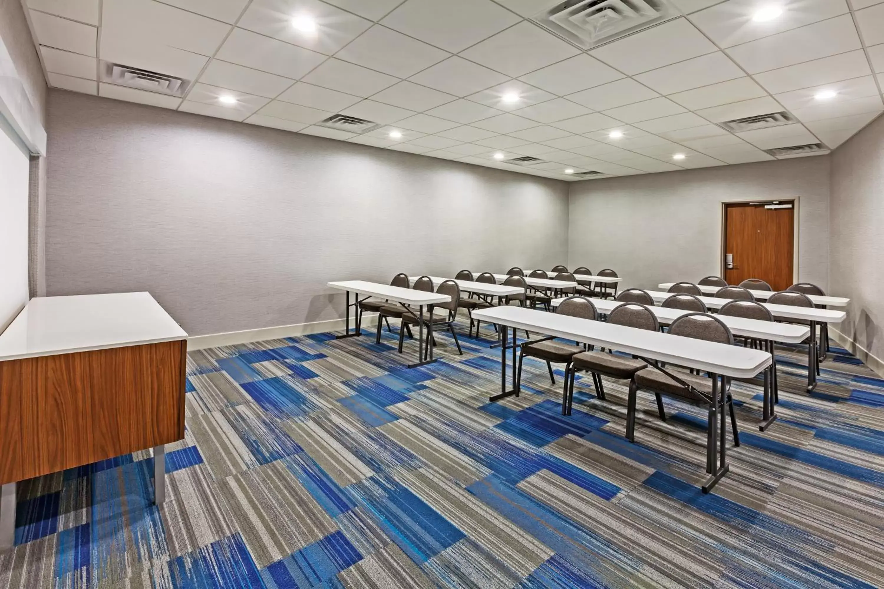 Meeting/conference room in Holiday Inn Express & Suites Tulsa West - Sand Springs, an IHG Hotel