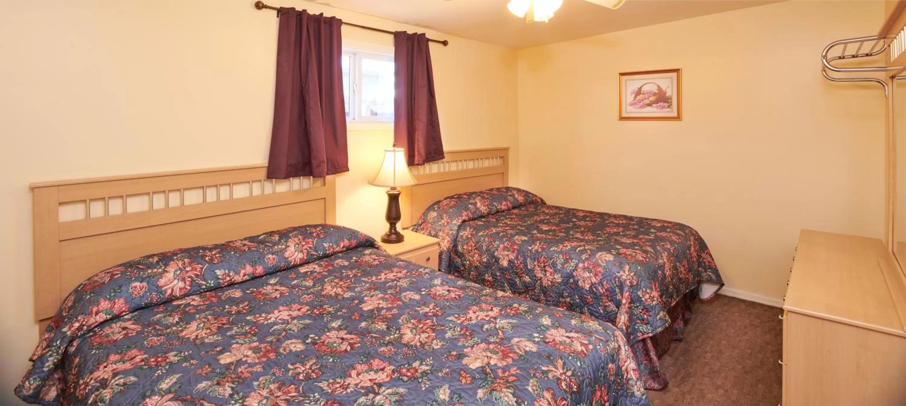 Bedroom, Bed in Black Sea Motel