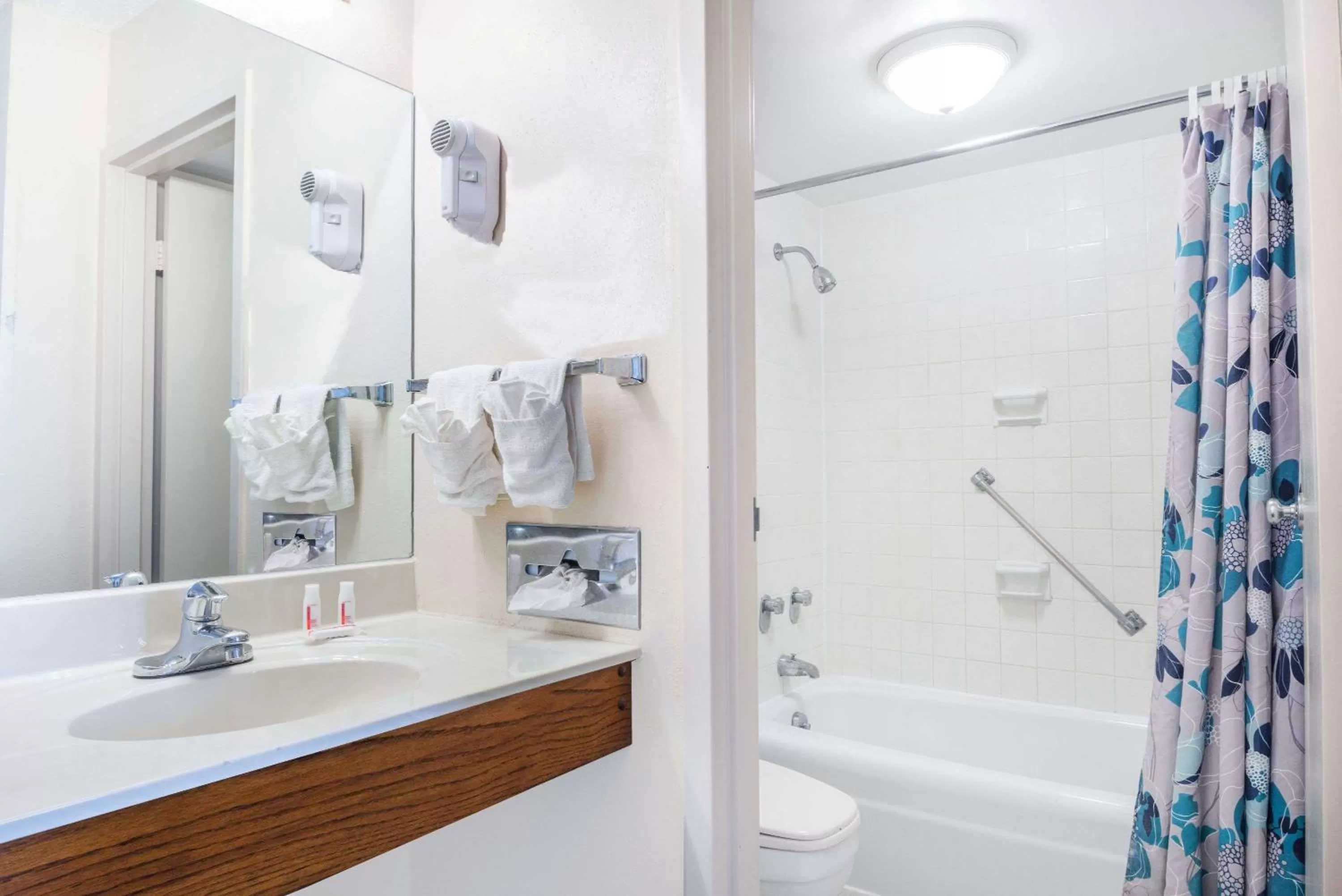 Photo of the whole room, Bathroom in Knights Inn Wabash