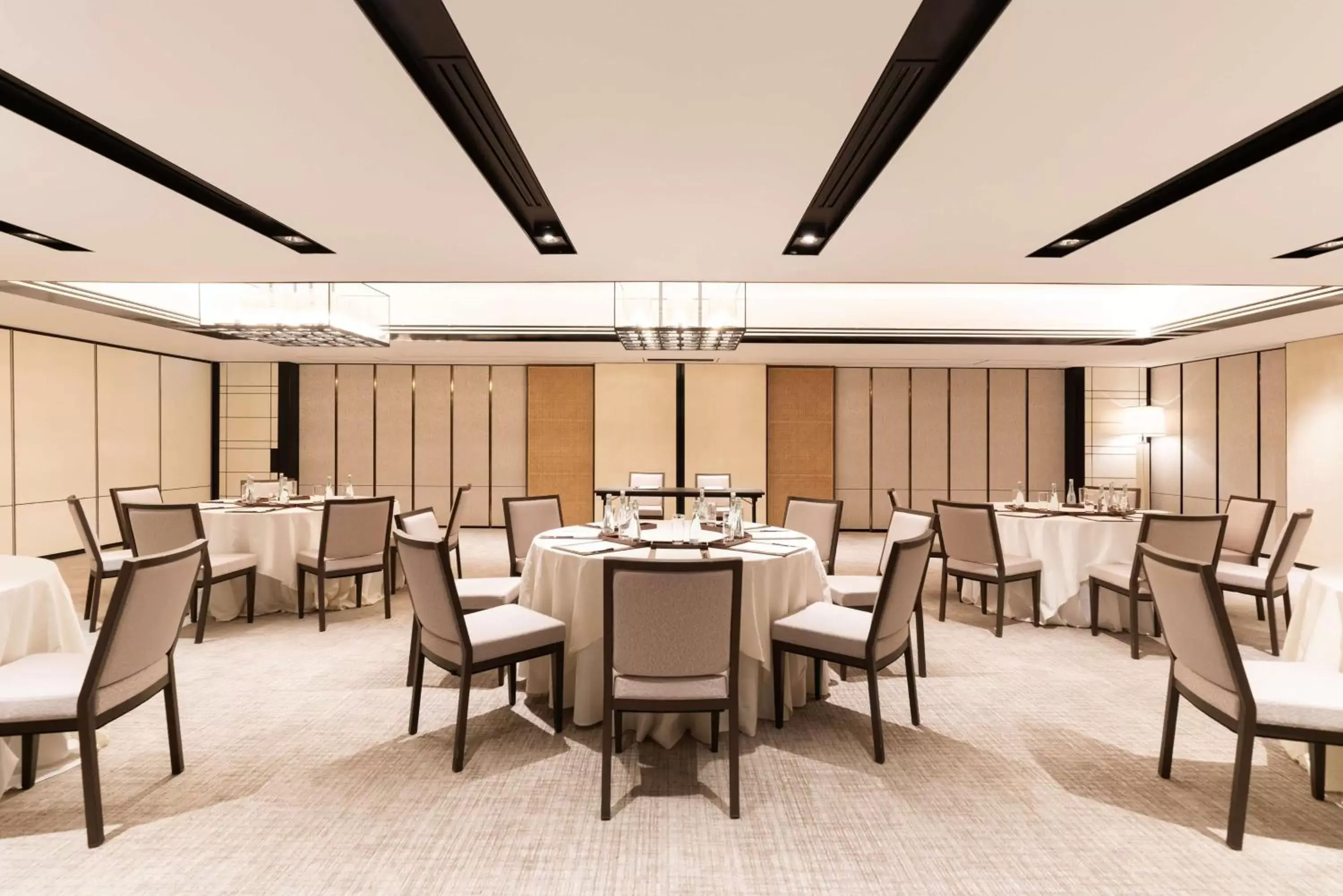 On site, Restaurant/Places to Eat in Shangri-La Singapore