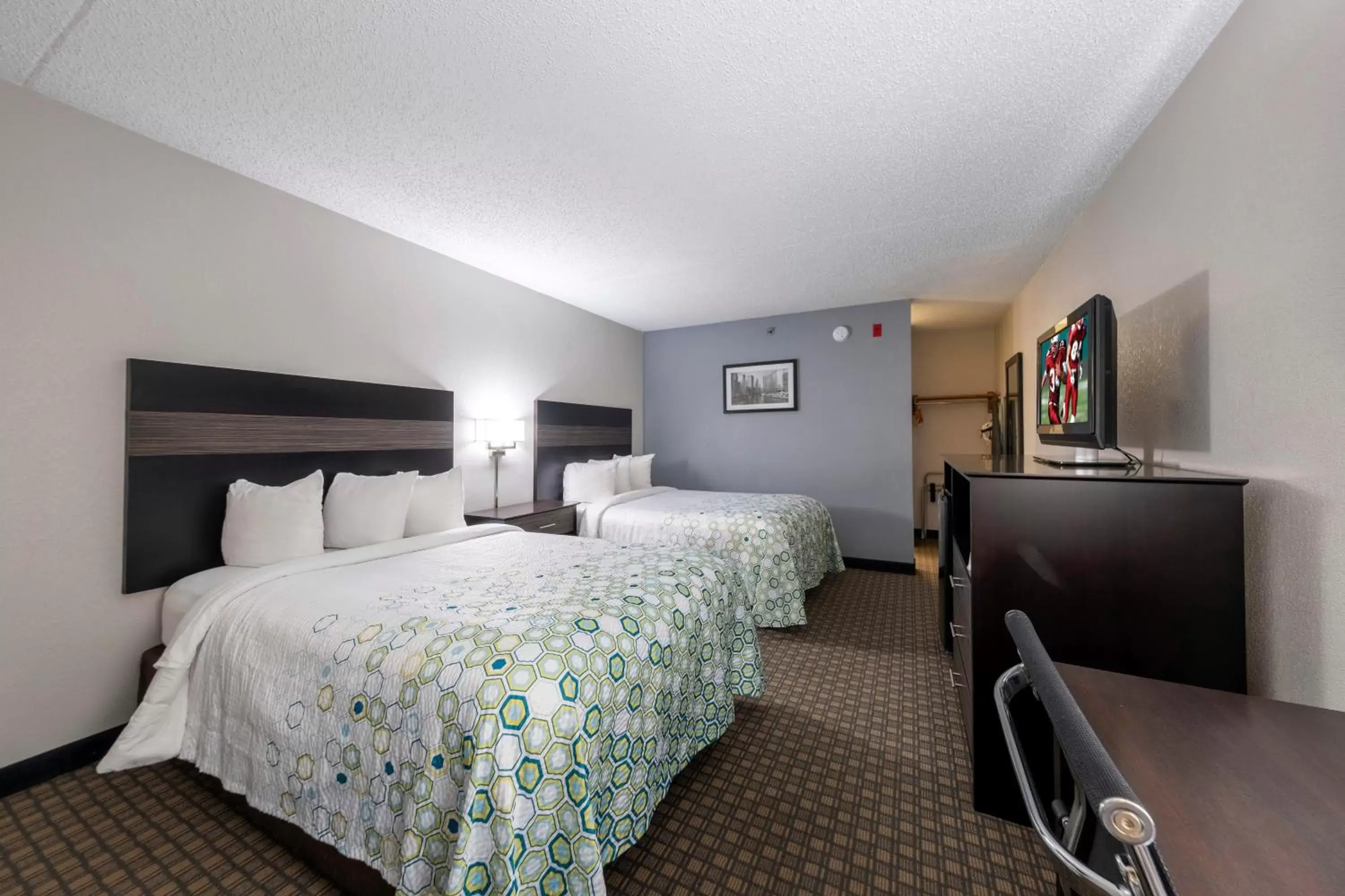 Photo of the whole room, Bed in HomeTown Inn by Red Roof East Syracuse