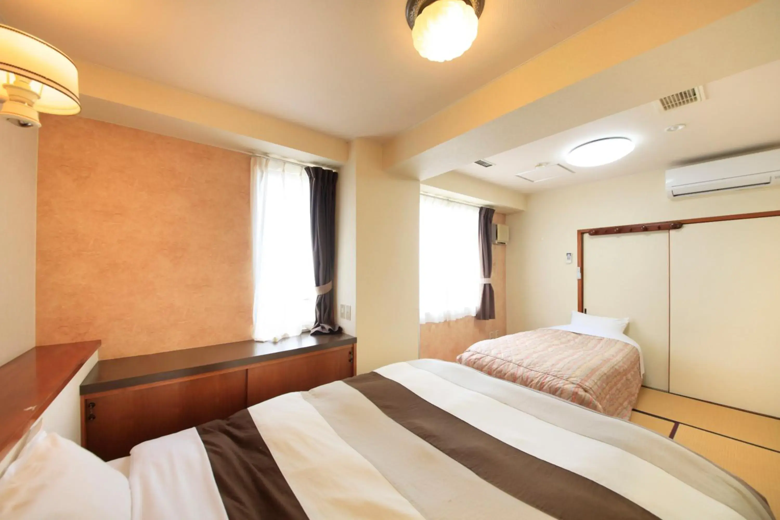 Bedroom, Bed in Fujinomiya Green Hotel
