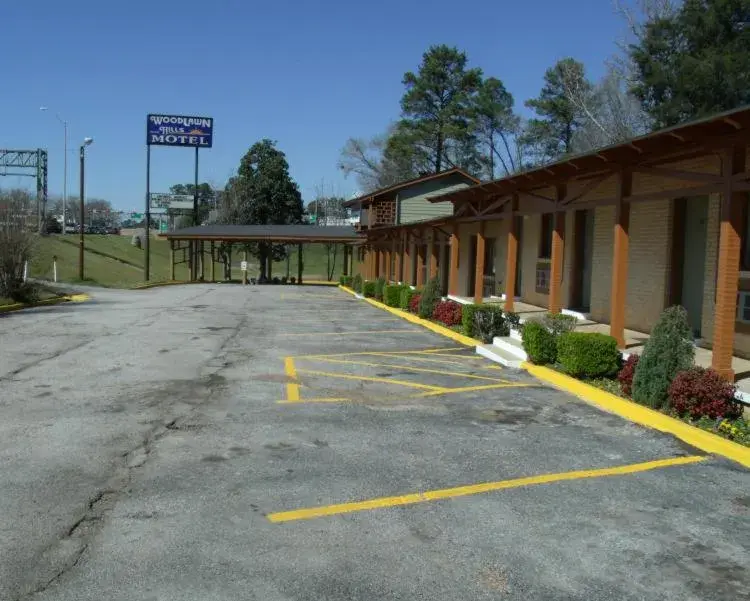 Property Building in Woodlawn Hills Motel