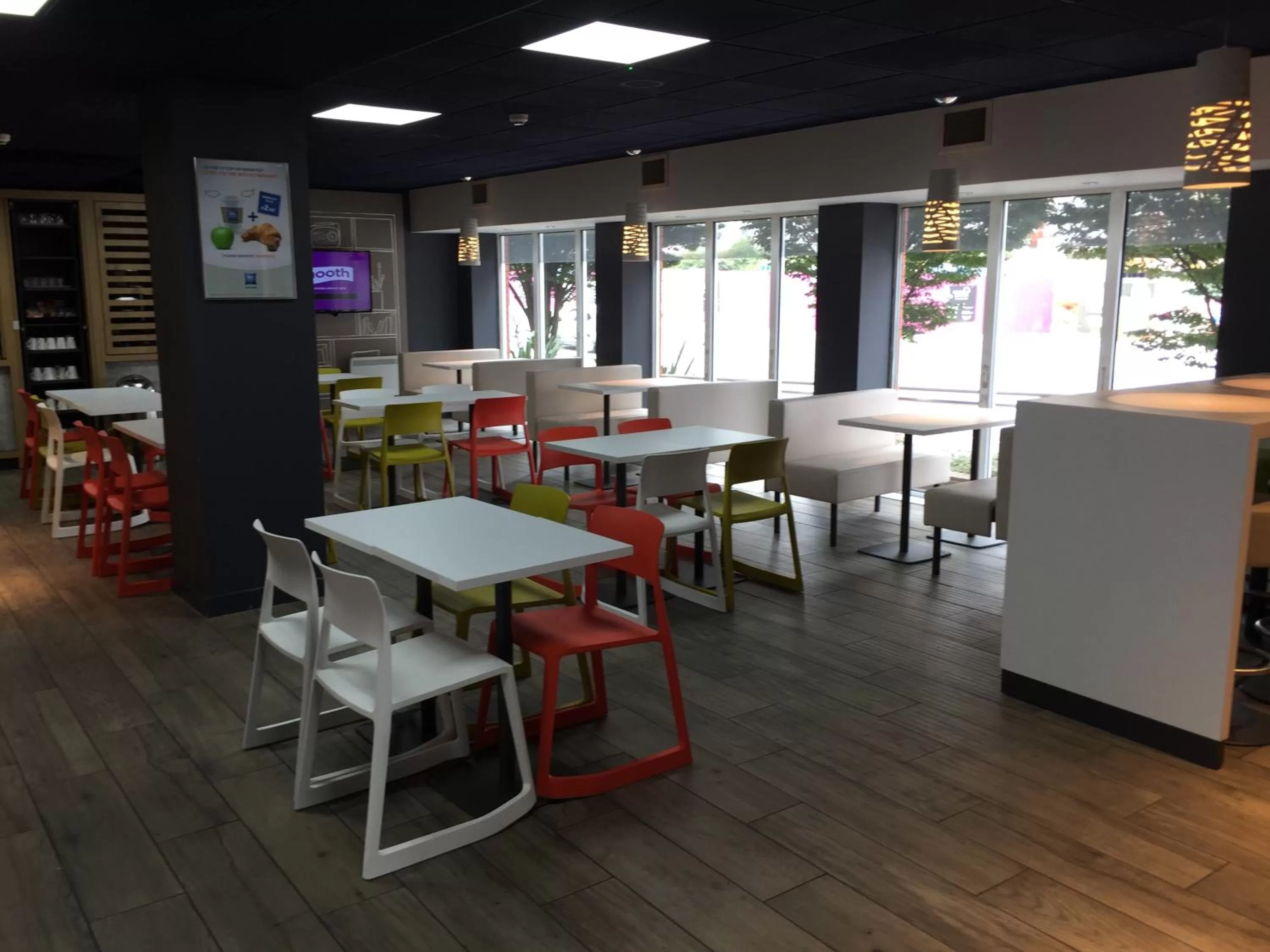 Day, Restaurant/Places to Eat in ibis budget Cardiff Centre