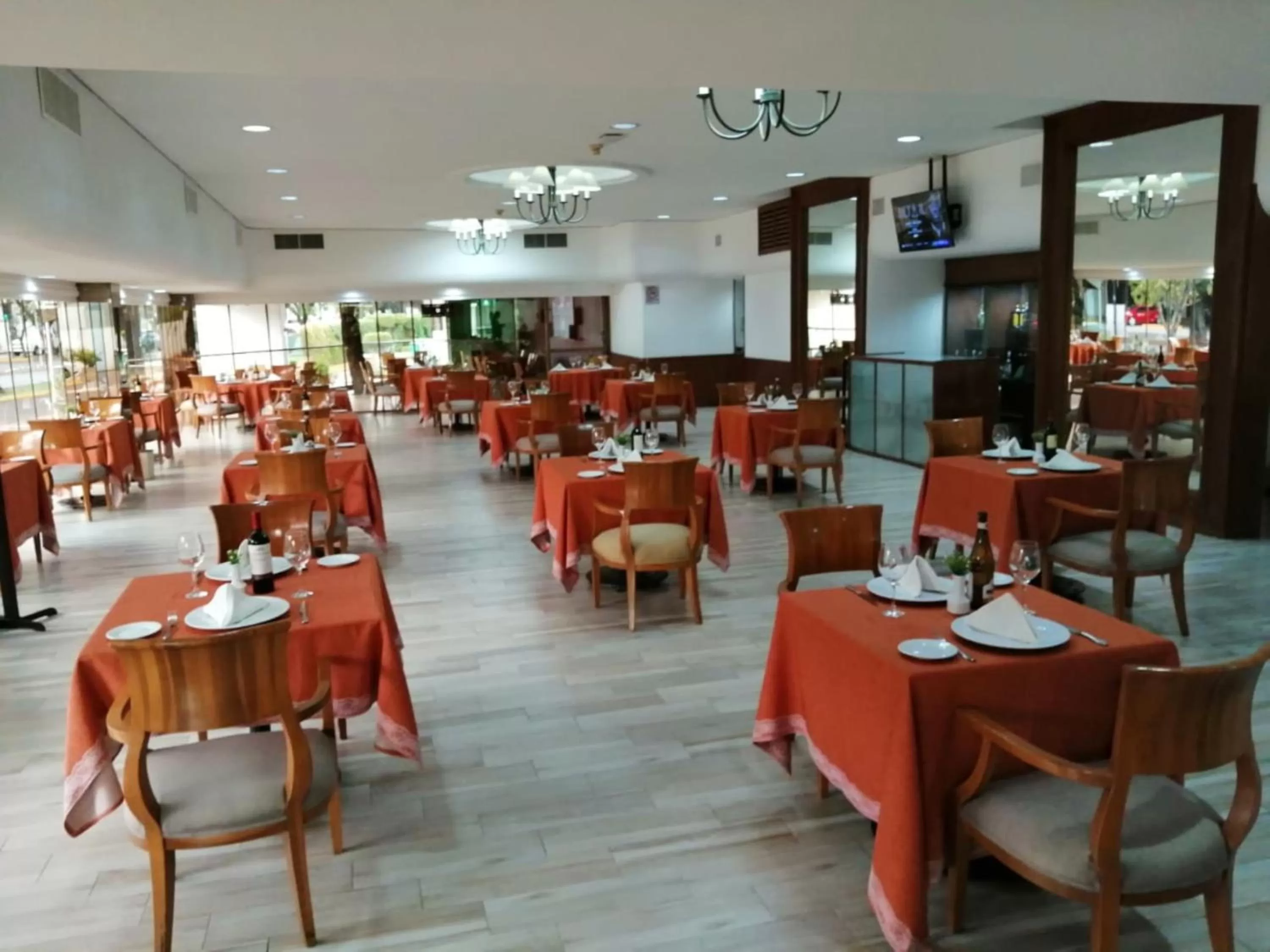 Restaurant/places to eat in Holiday Inn Morelia by IHG