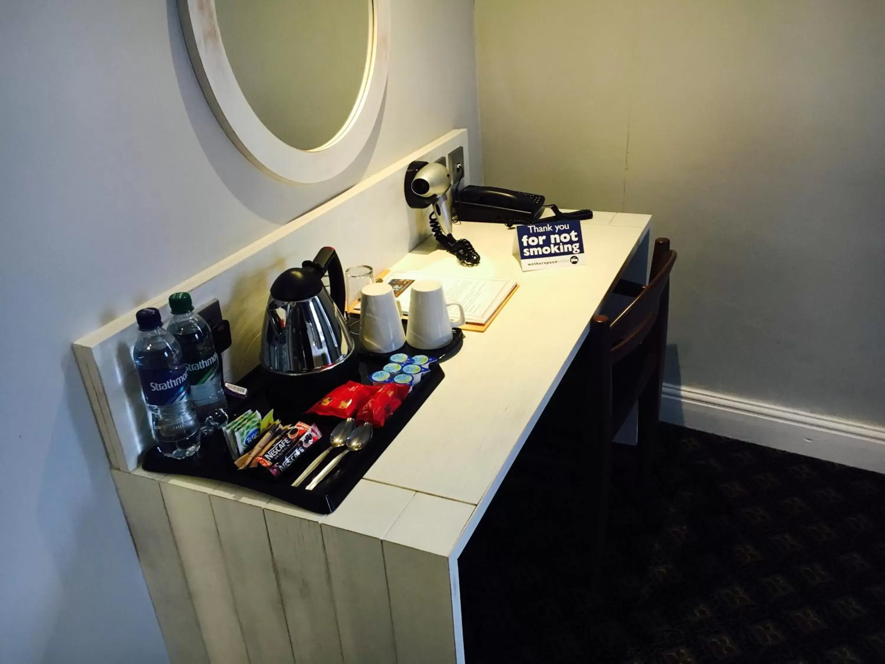 Coffee/tea facilities, Kitchen/Kitchenette in The King's Head Hotel Wetherspoon