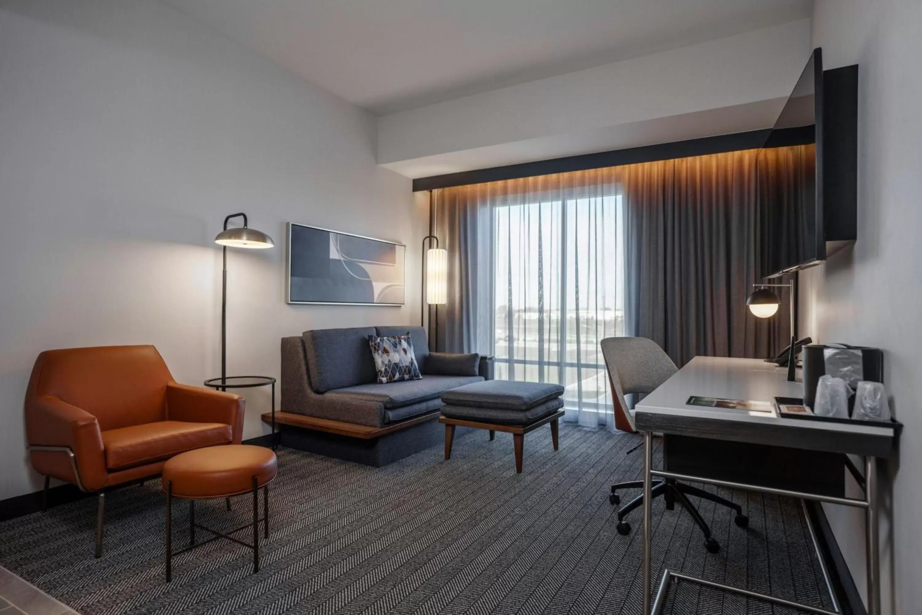 Bedroom, Seating Area in Courtyard by Marriott Indianapolis Fishers