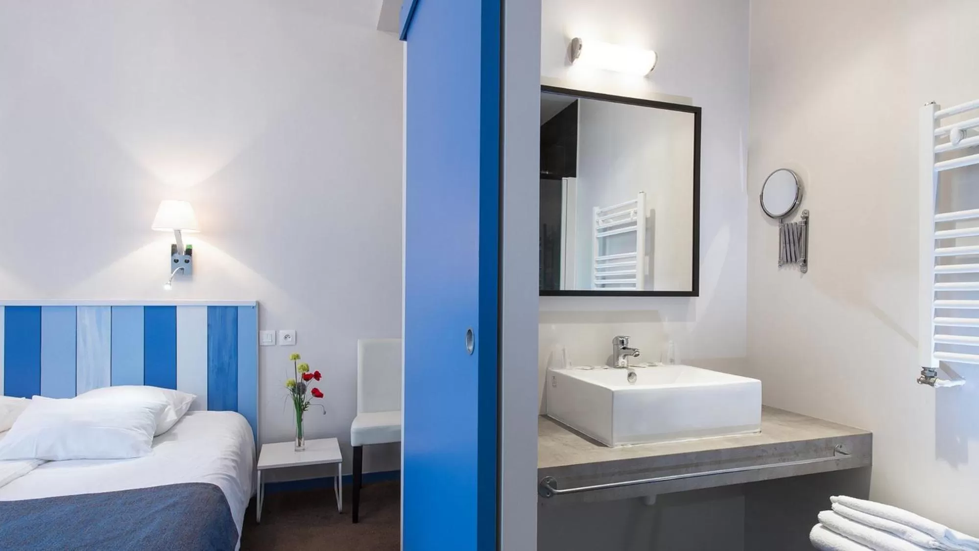 Bed in Logis Hôtel Ker Mor