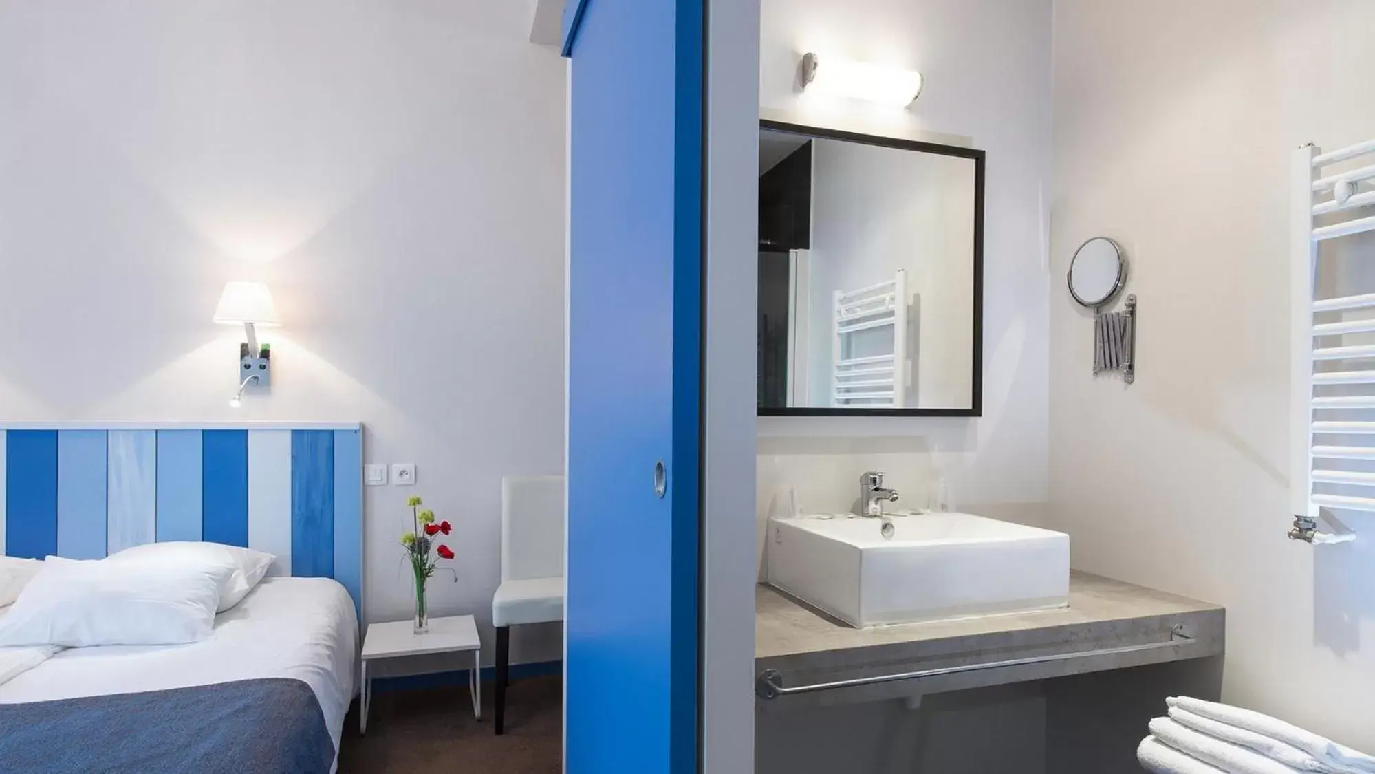 Bed in Logis Hôtel Ker Mor Bed in Logis Hôtel Ker Mor