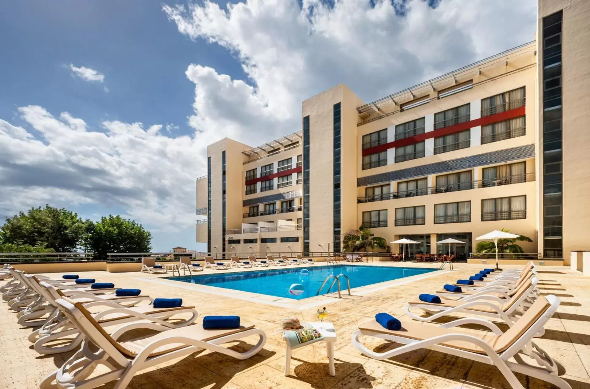 Pool view, Property Building in Sao Miguel Park Hotel