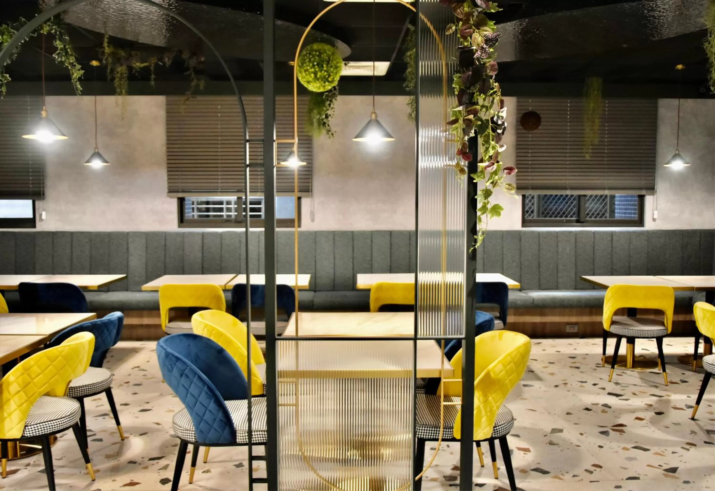 Restaurant/places to eat in Tenz Go Hotel