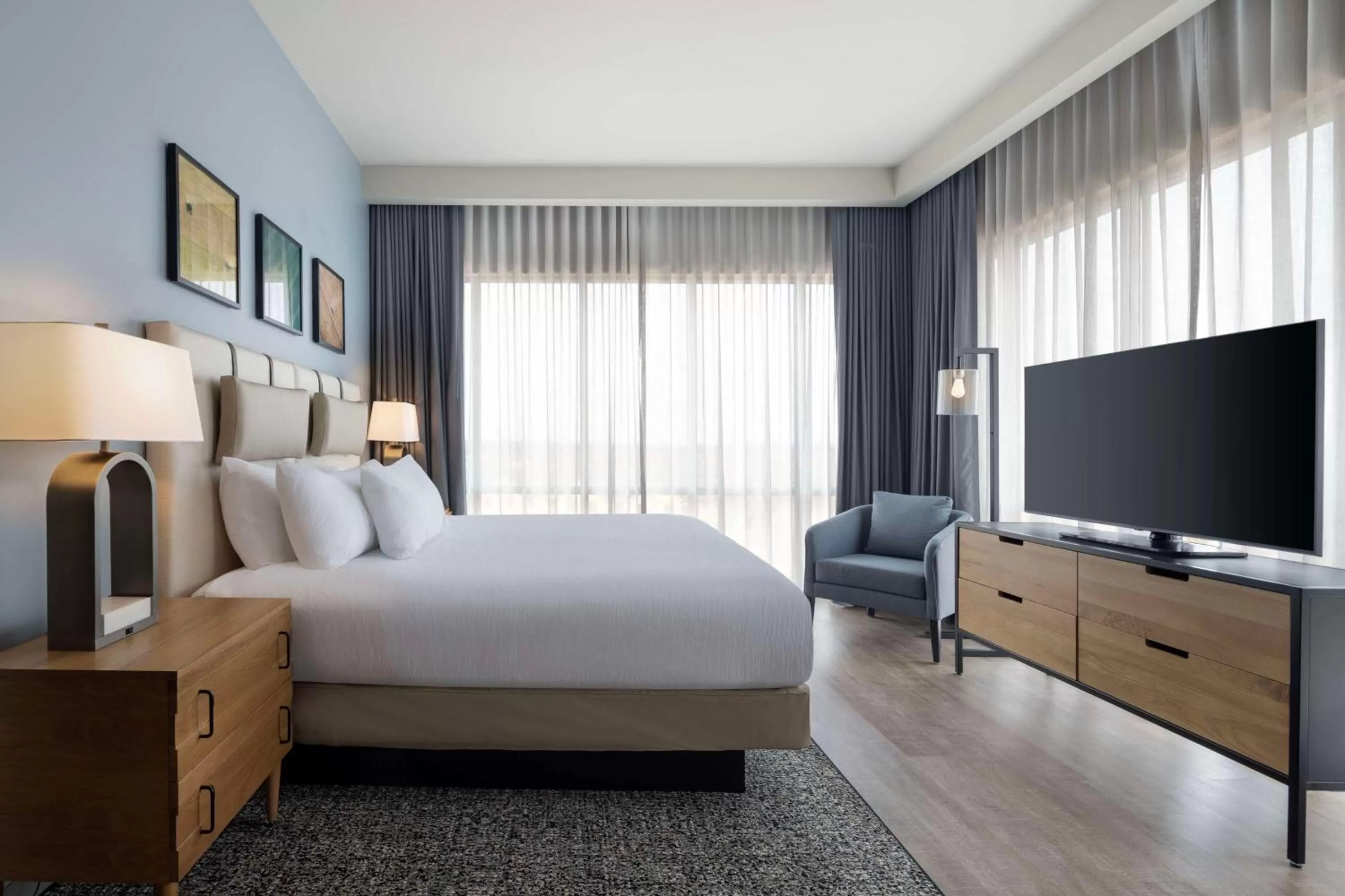 Bed in Embassy Suites By Hilton Bowling Green