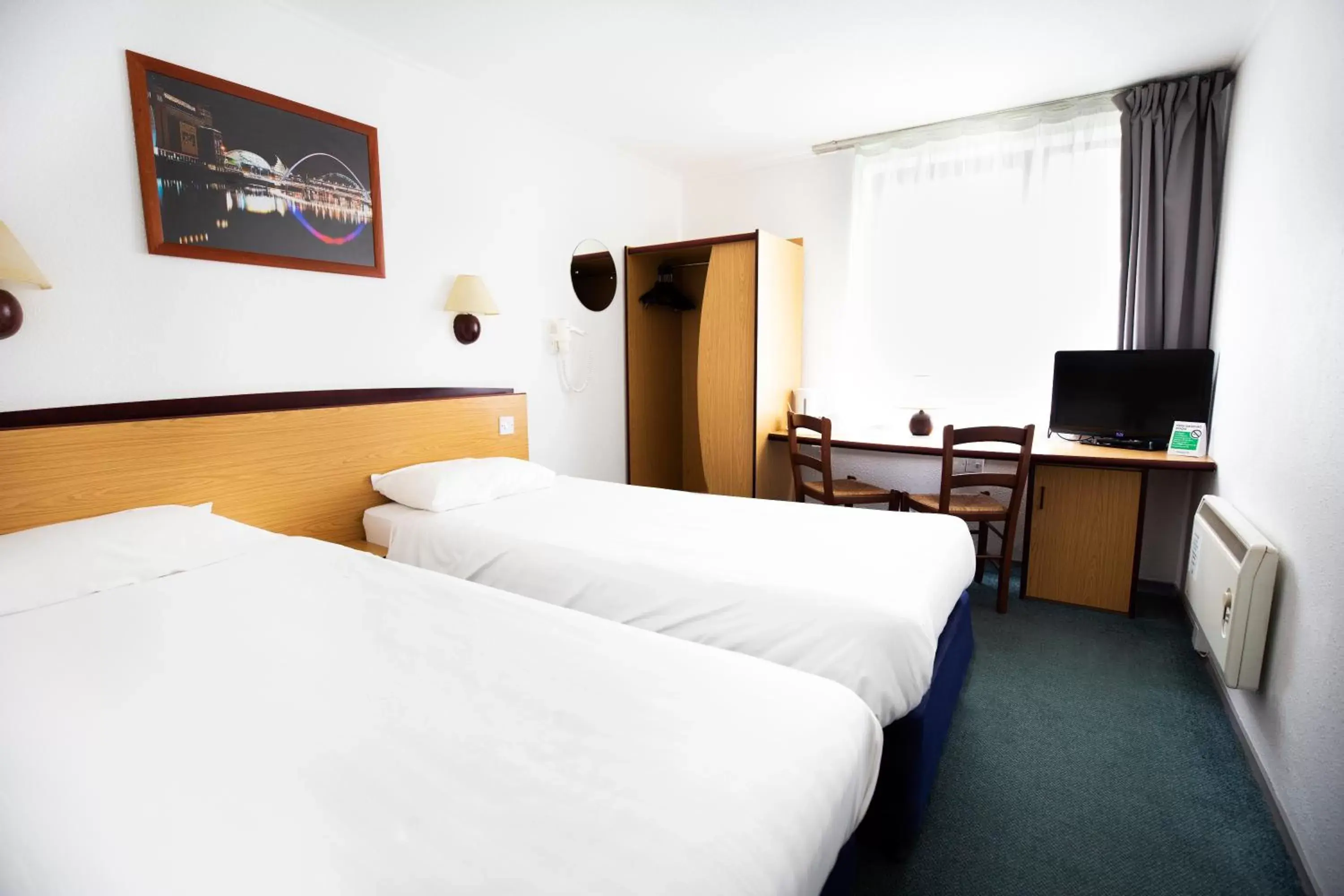 Bedroom, Bed in Campanile Hotel - Washington