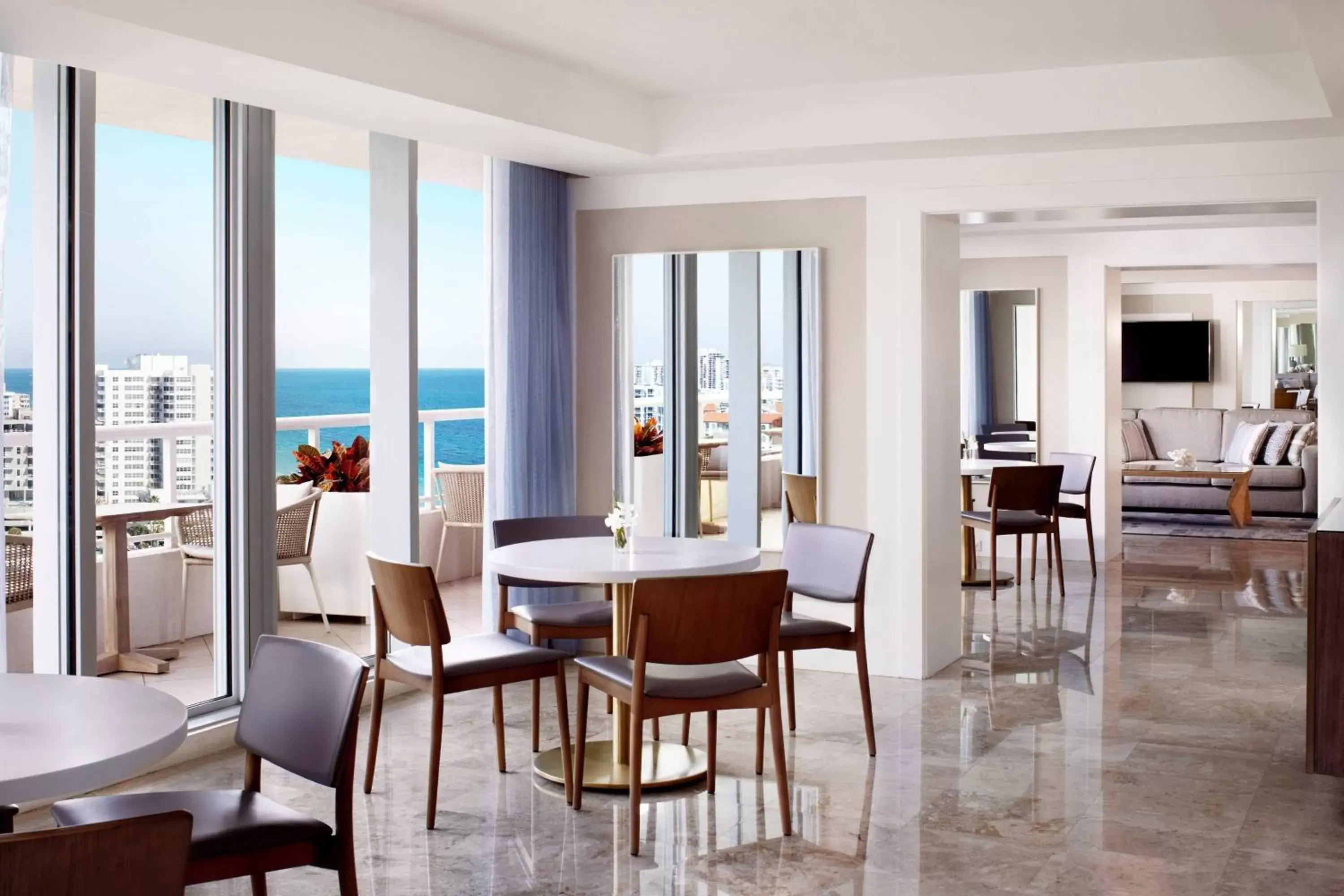 Lounge or bar, Restaurant/Places to Eat in The Ritz-Carlton, Fort Lauderdale