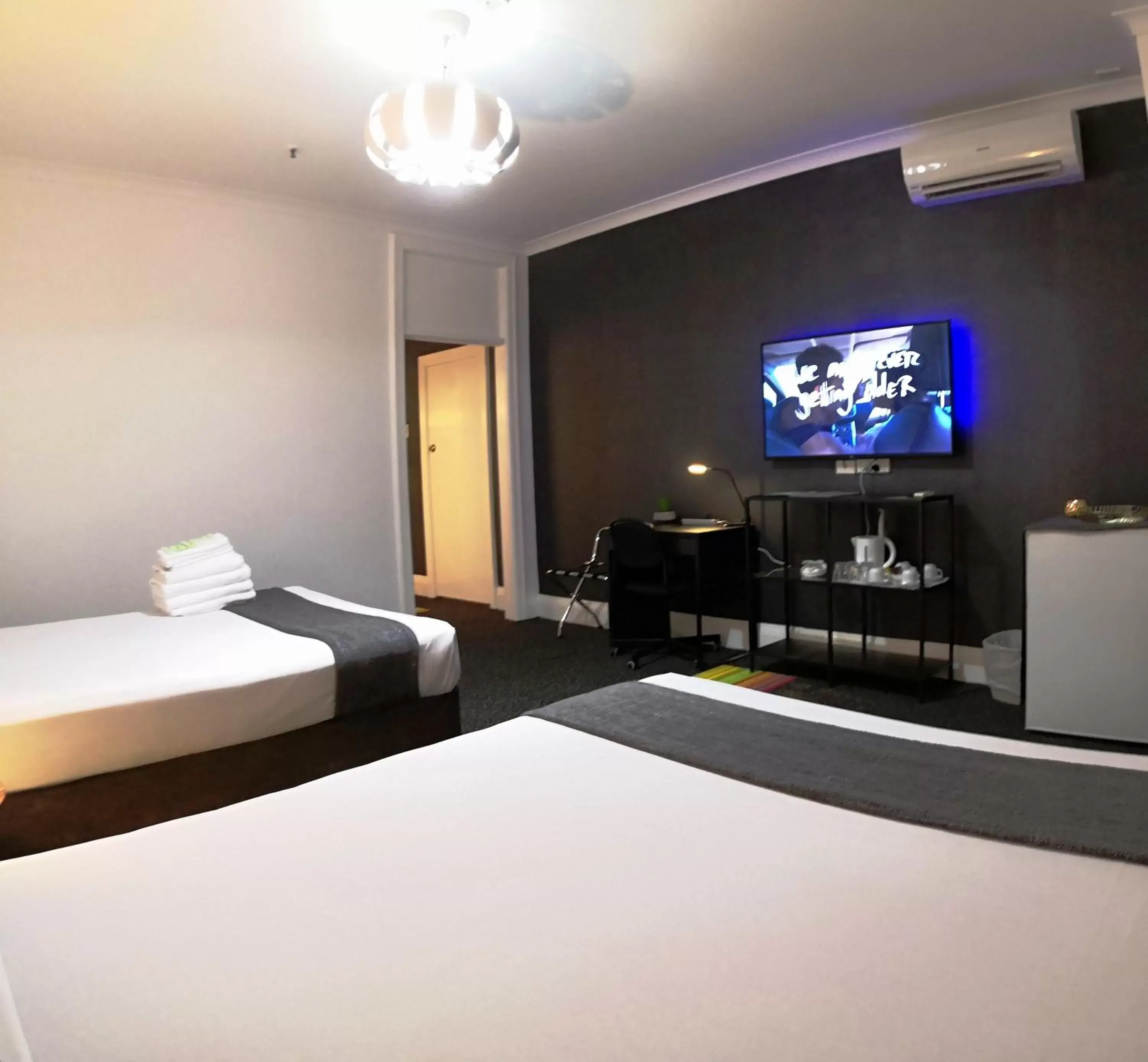 Bed in Criterion Hotel Perth