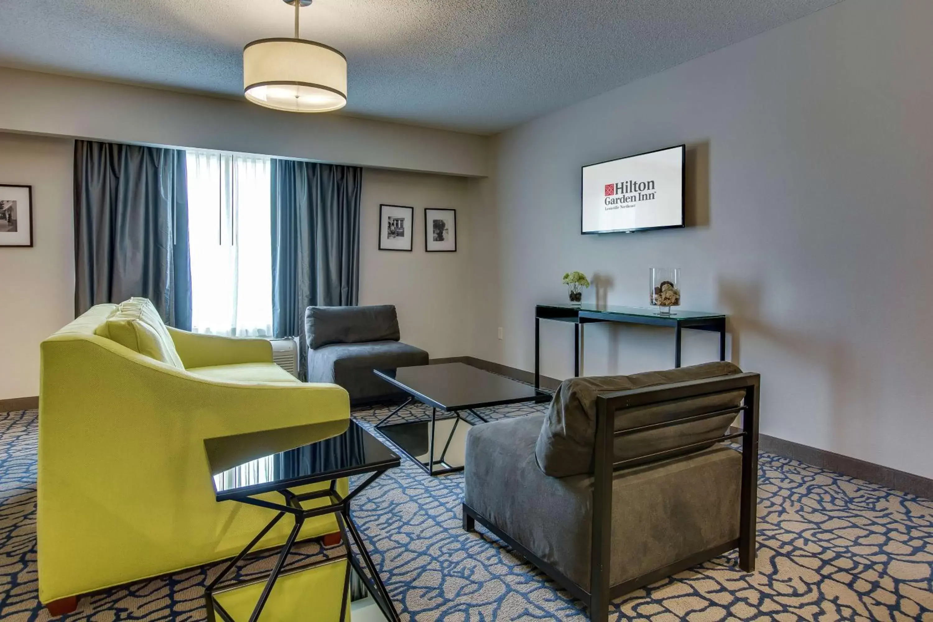 Bedroom, Seating Area in Hilton Garden Inn Louisville-Northeast