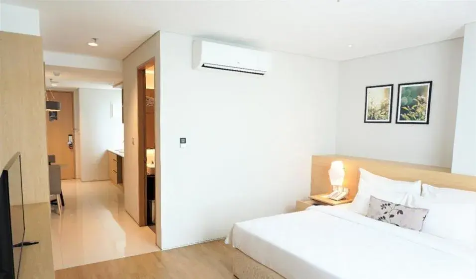 Photo of the whole room, Bed in Midtown Residence Marvell City Surabaya