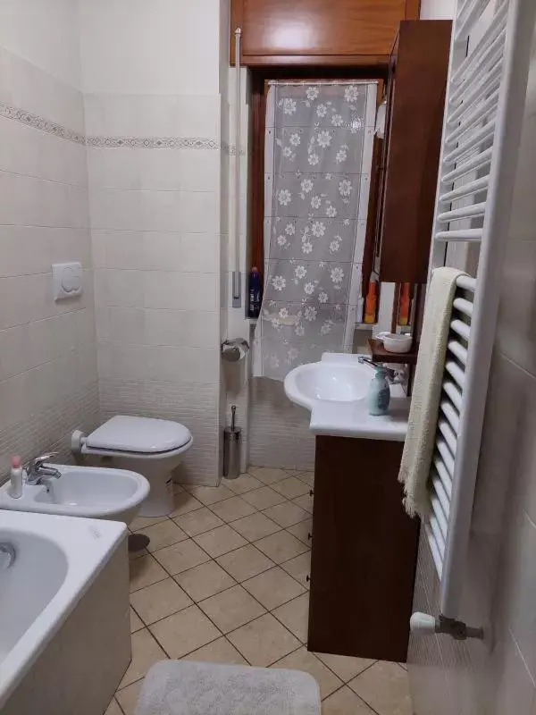 Bathroom in Nilu' e Sagio'