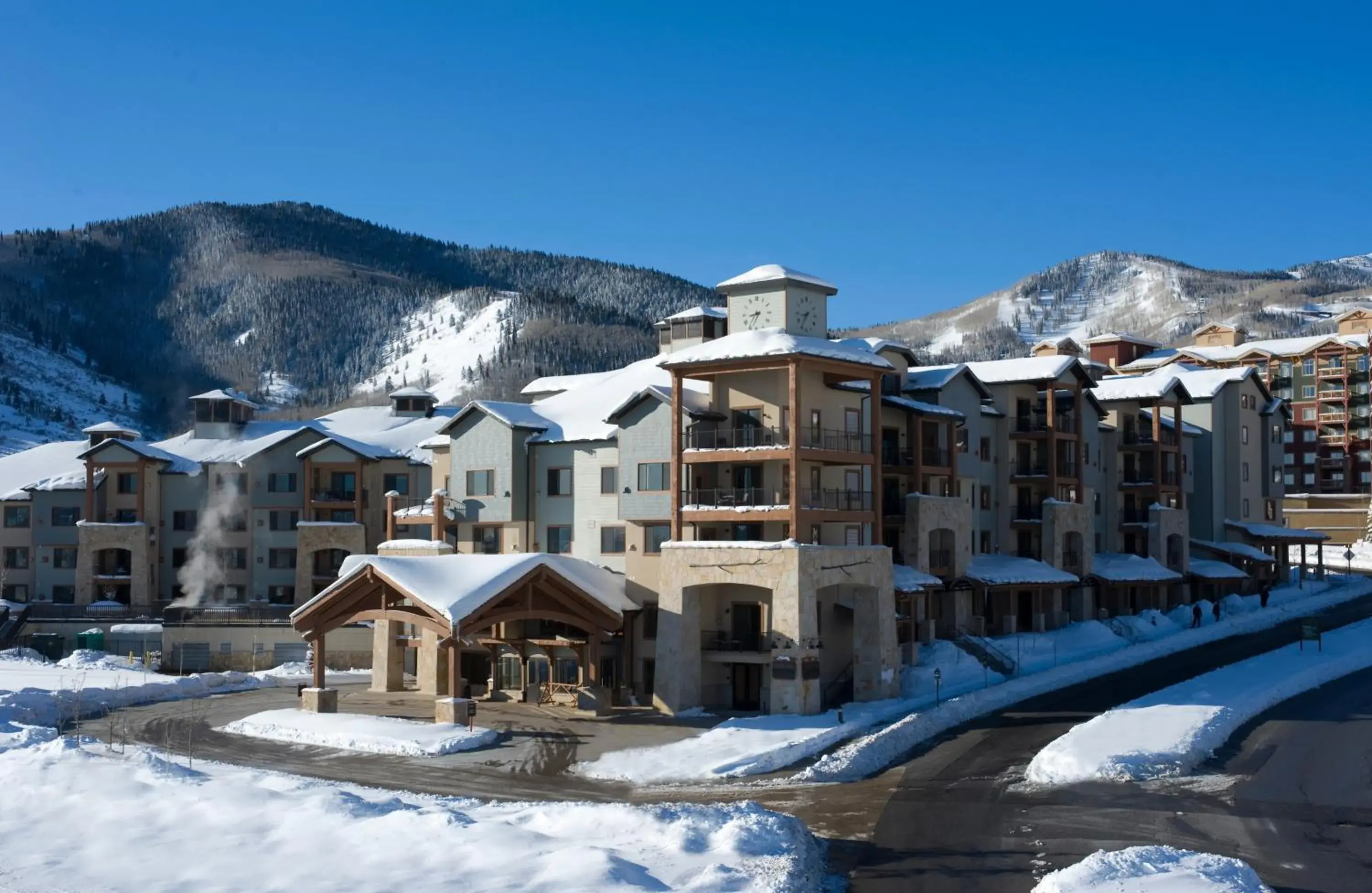 Facade/entrance in Silverado Lodge by Park City - Canyons Village Facade/entrance in Silverado Lodge by Park City - Canyons Village
