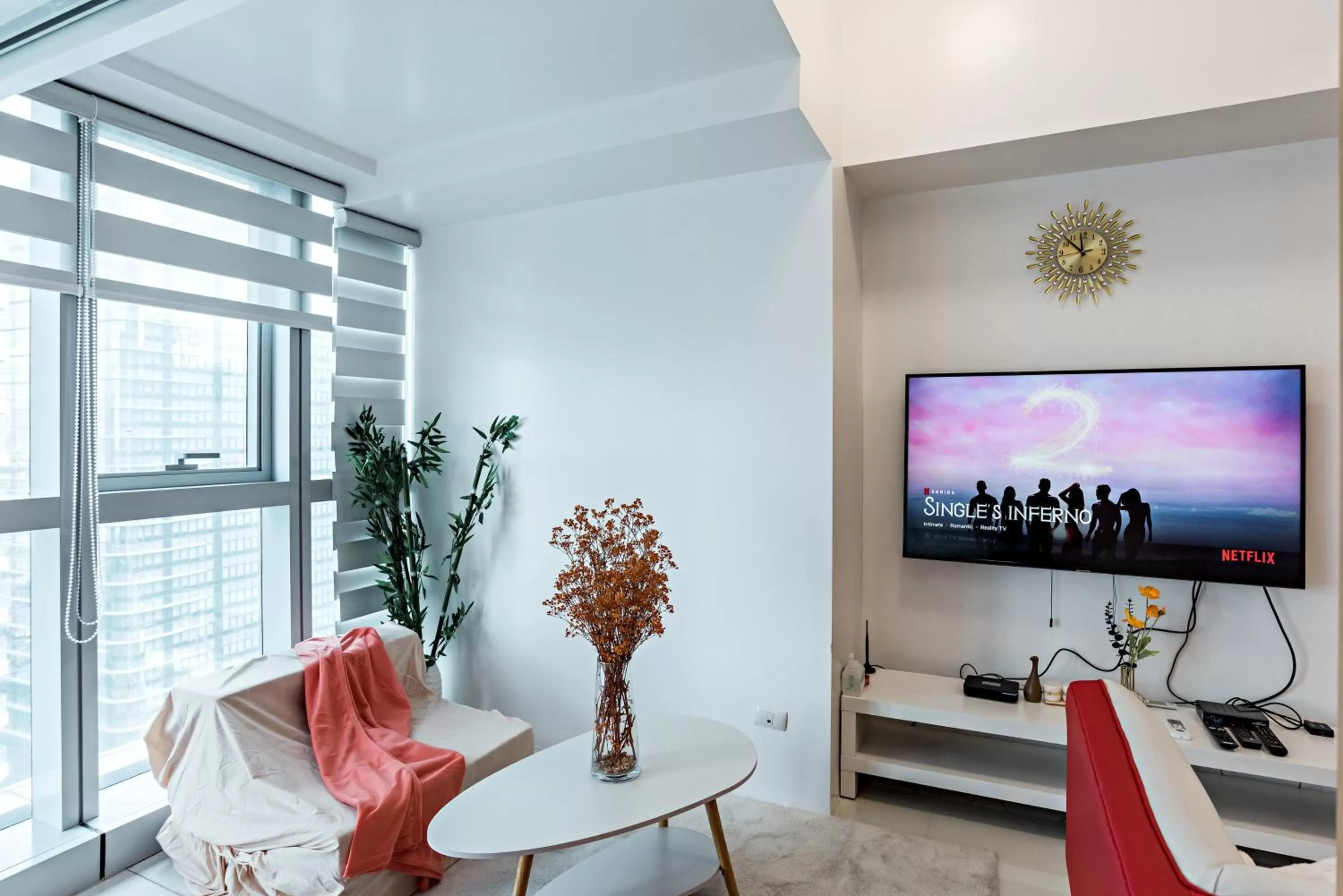 Communal lounge/ TV room in 1BR Suite in Uptown BGC