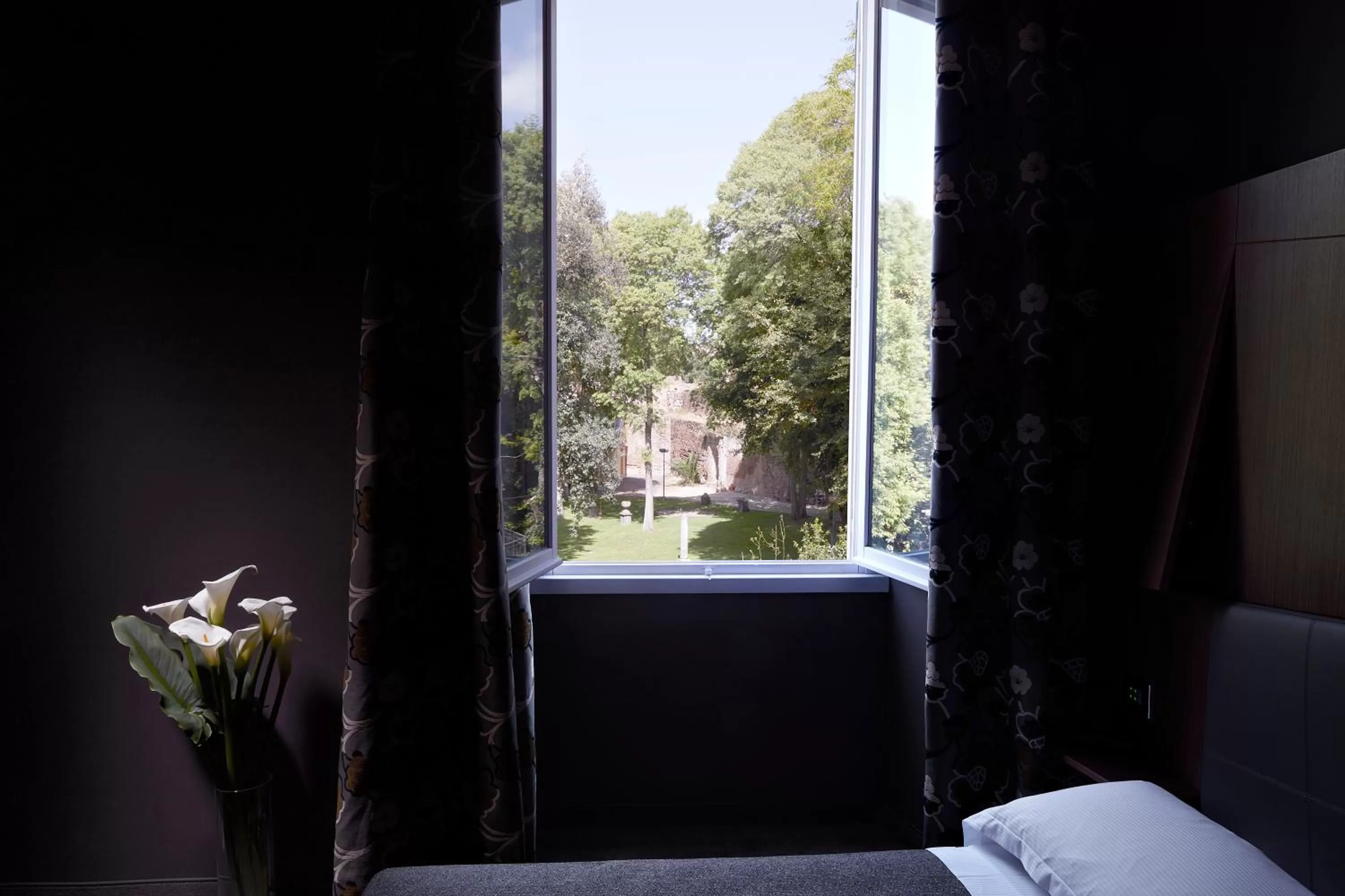 Bedroom, Bed in Hotel The Building