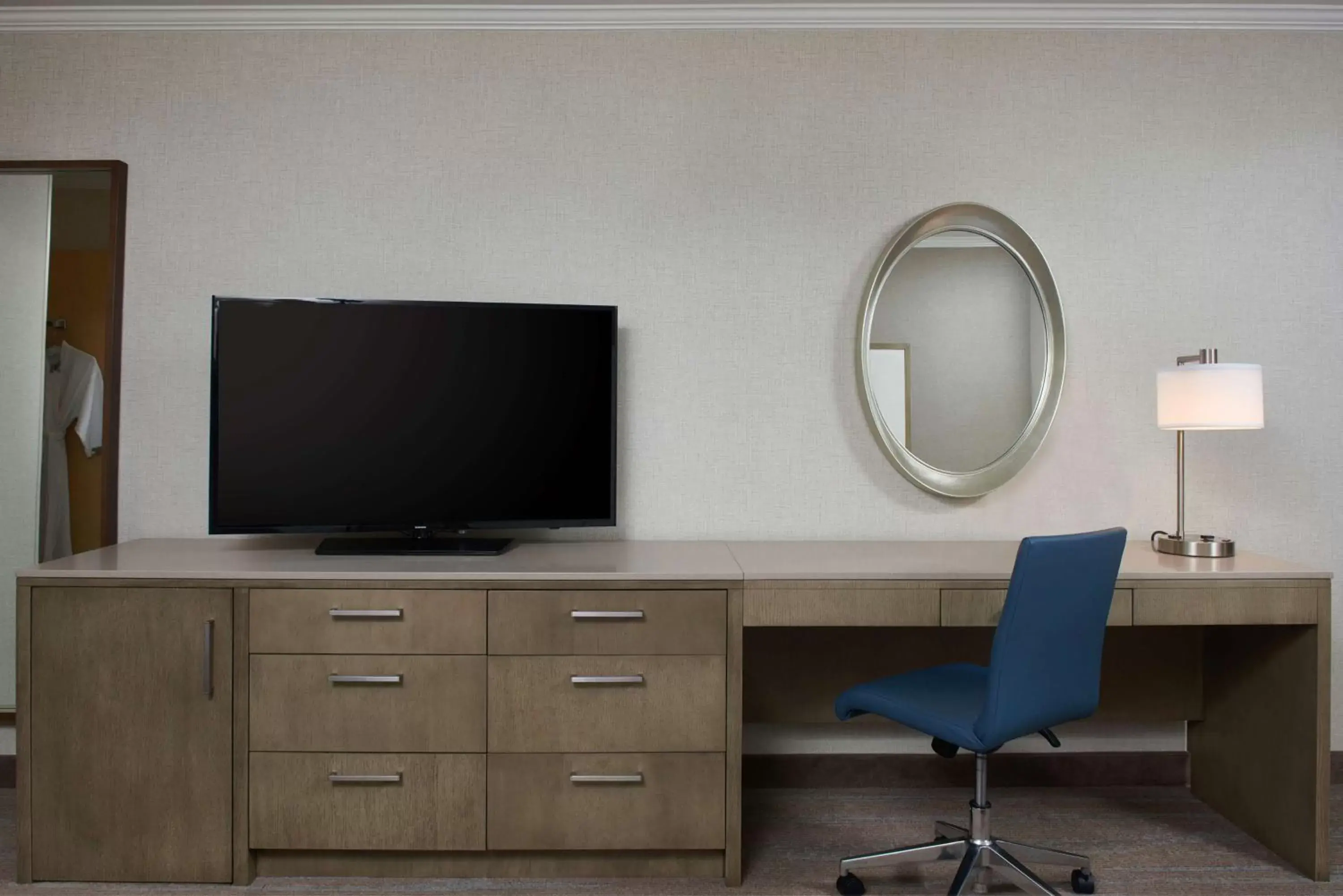 Bedroom, TV/Entertainment Center in DoubleTree by Hilton Irvine Spectrum